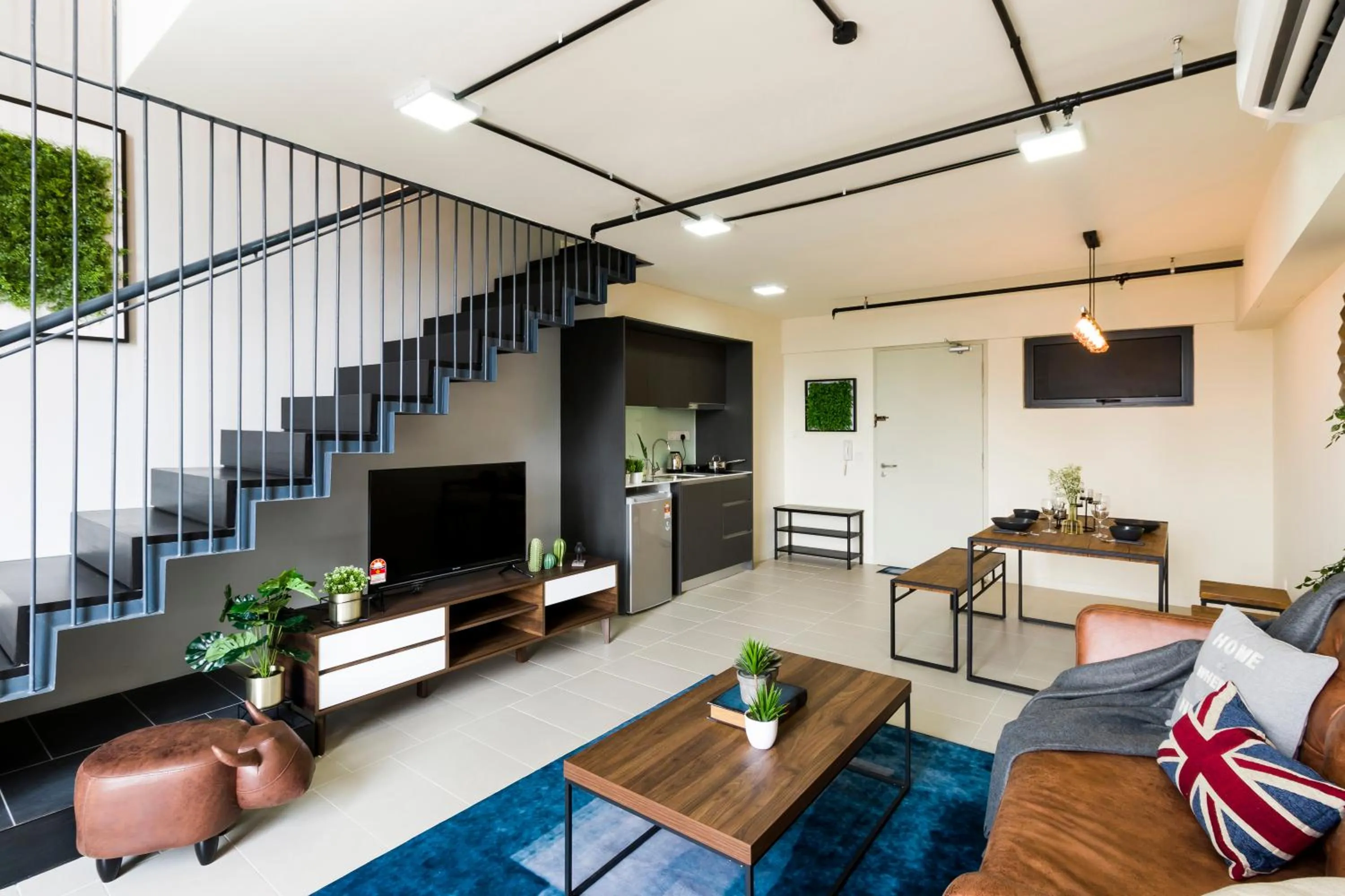 Living room in Tamarind Suite by DreamScape