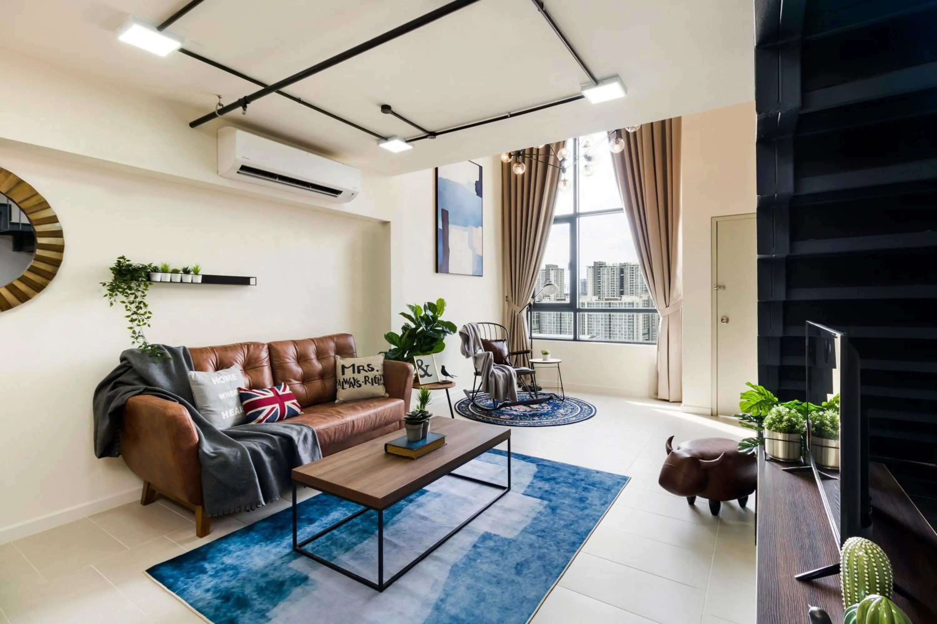 Living room in Tamarind Suite by DreamScape