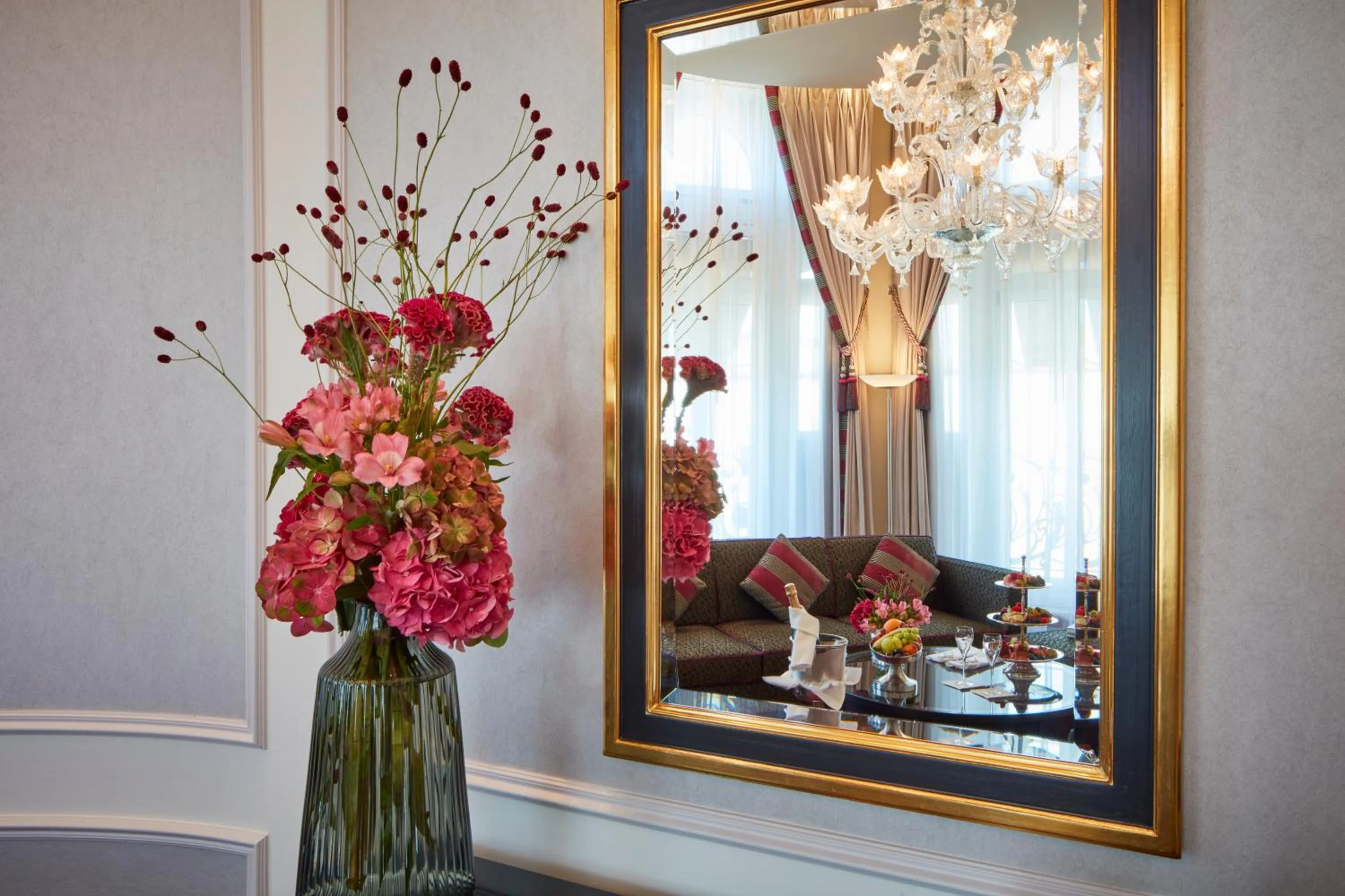 Living room in The Dufour by Hotel Schweizerhof Zürich