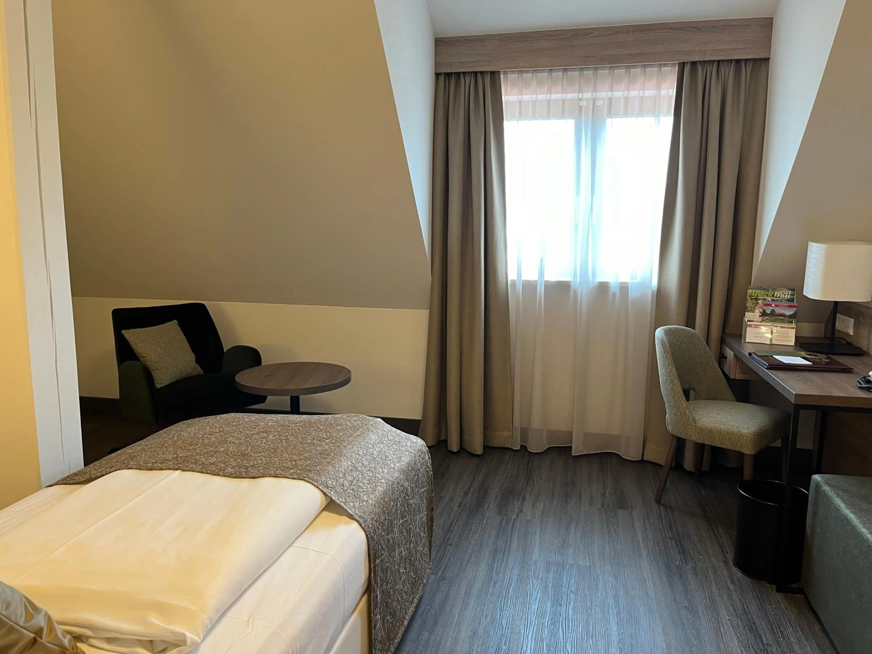 Photo of the whole room, Bed in Flair Park Hotel Ilshofen