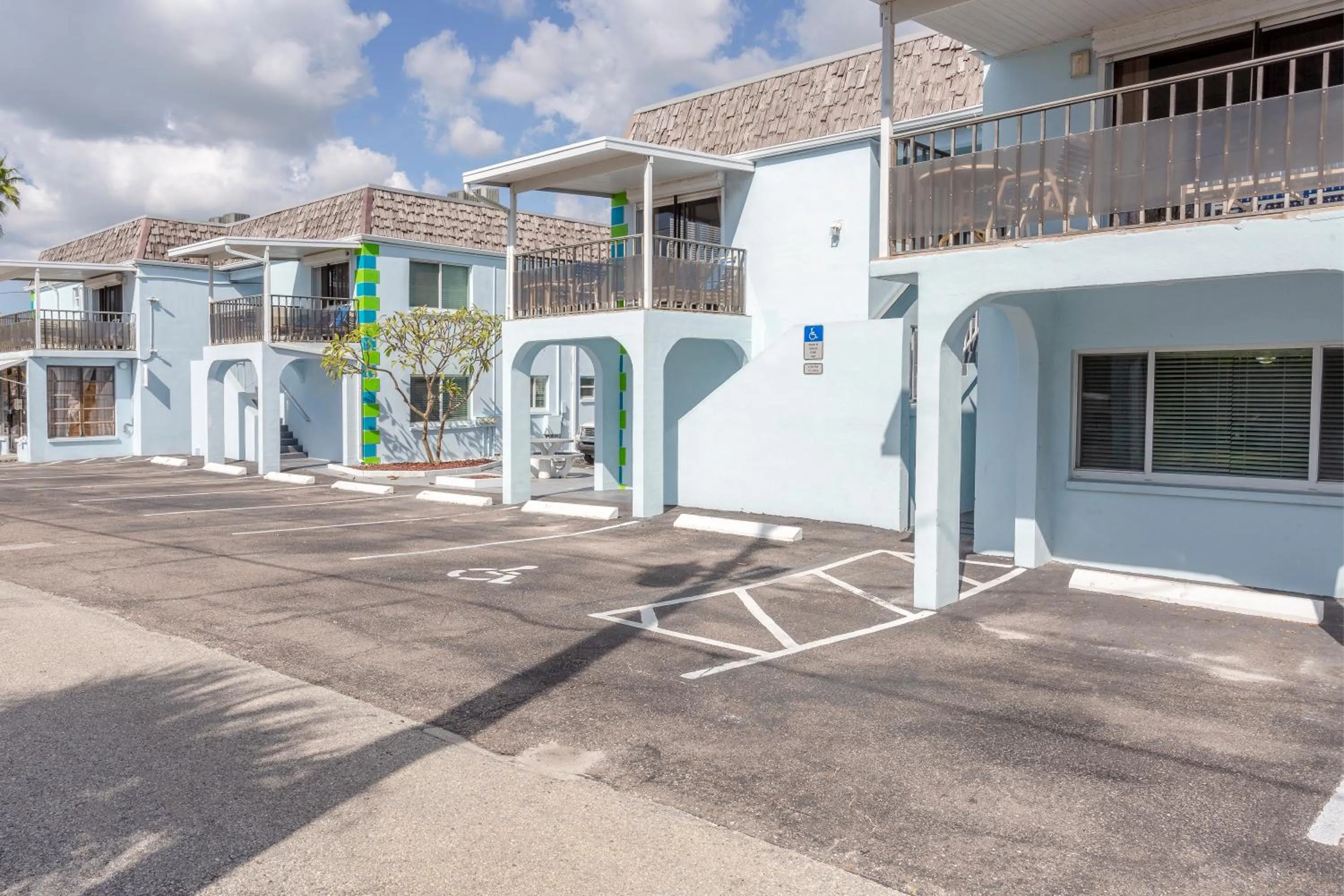 Property building in Twins Inn & Apartments