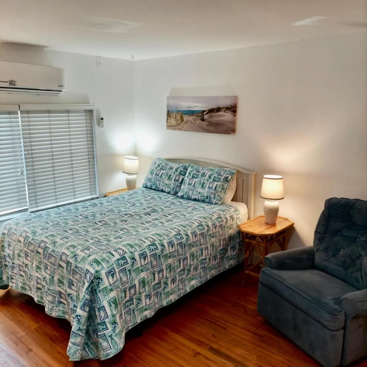 Bed in Twins Inn & Apartments