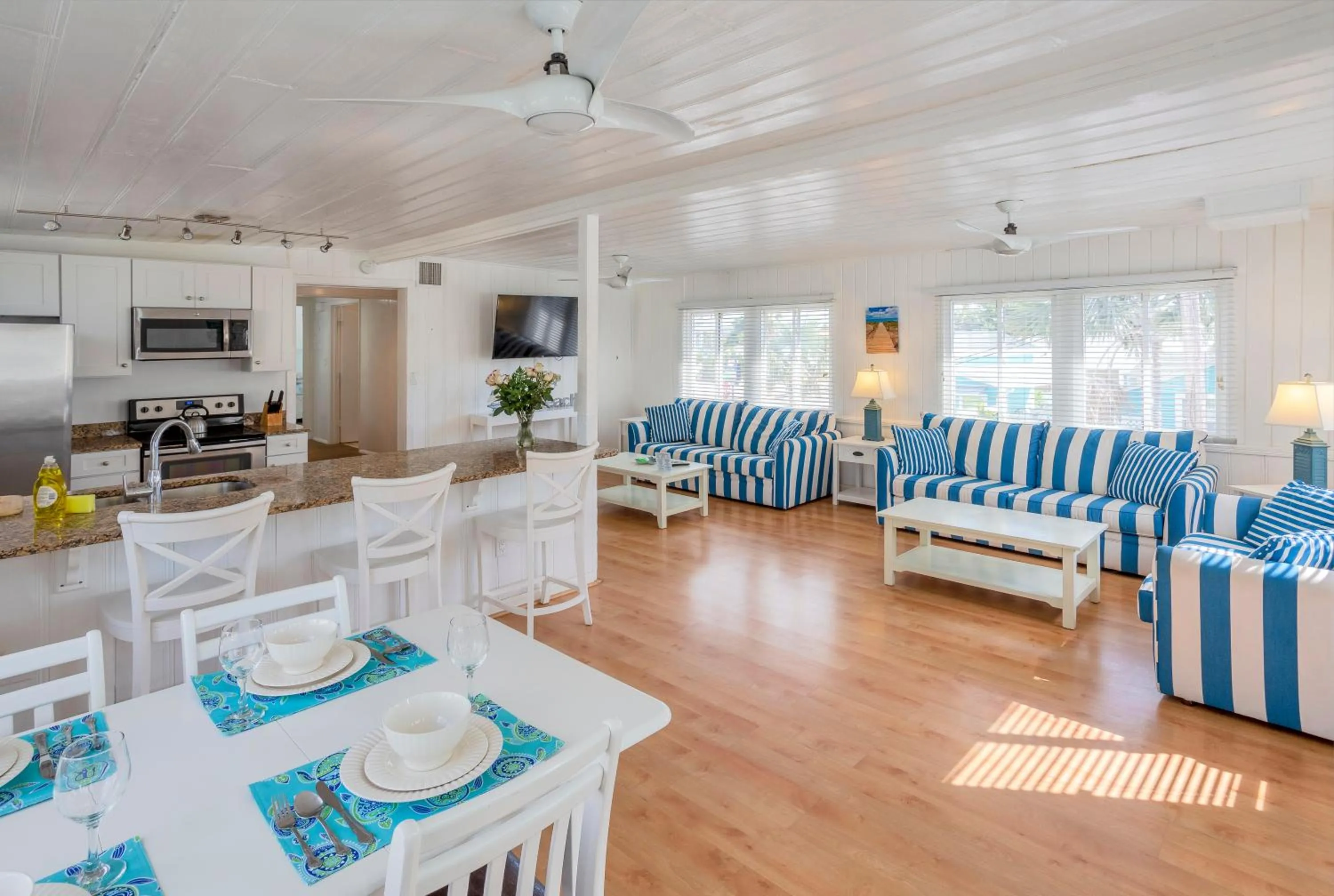 TV and multimedia in Twins Inn & Apartments