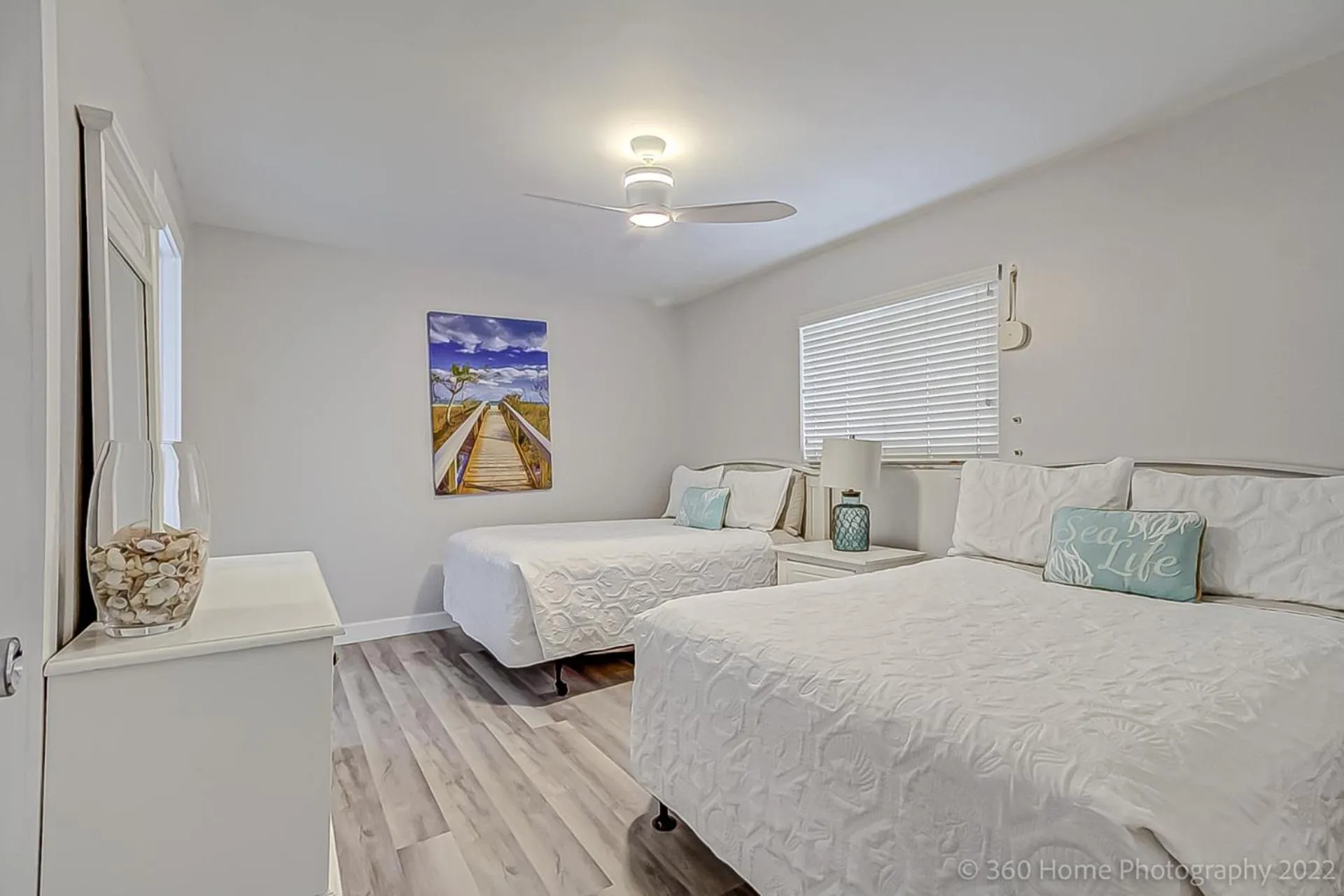 Bed in Twins Inn & Apartments