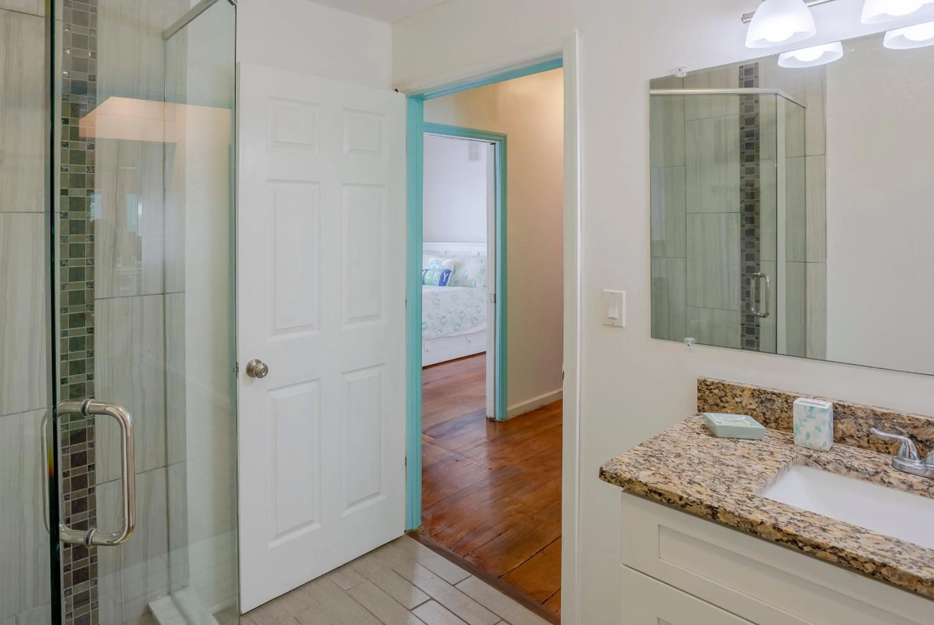 Shower in Twins Inn & Apartments