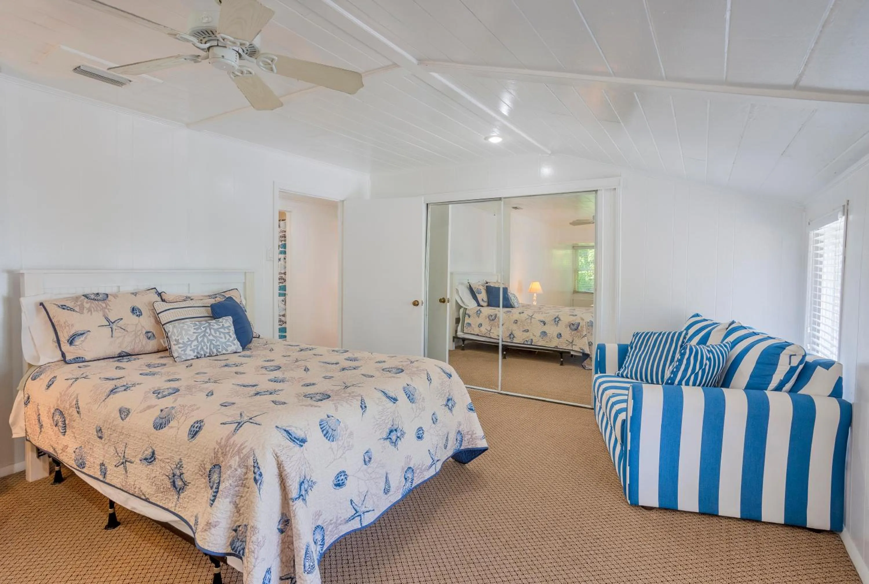 Bed in Twins Inn & Apartments