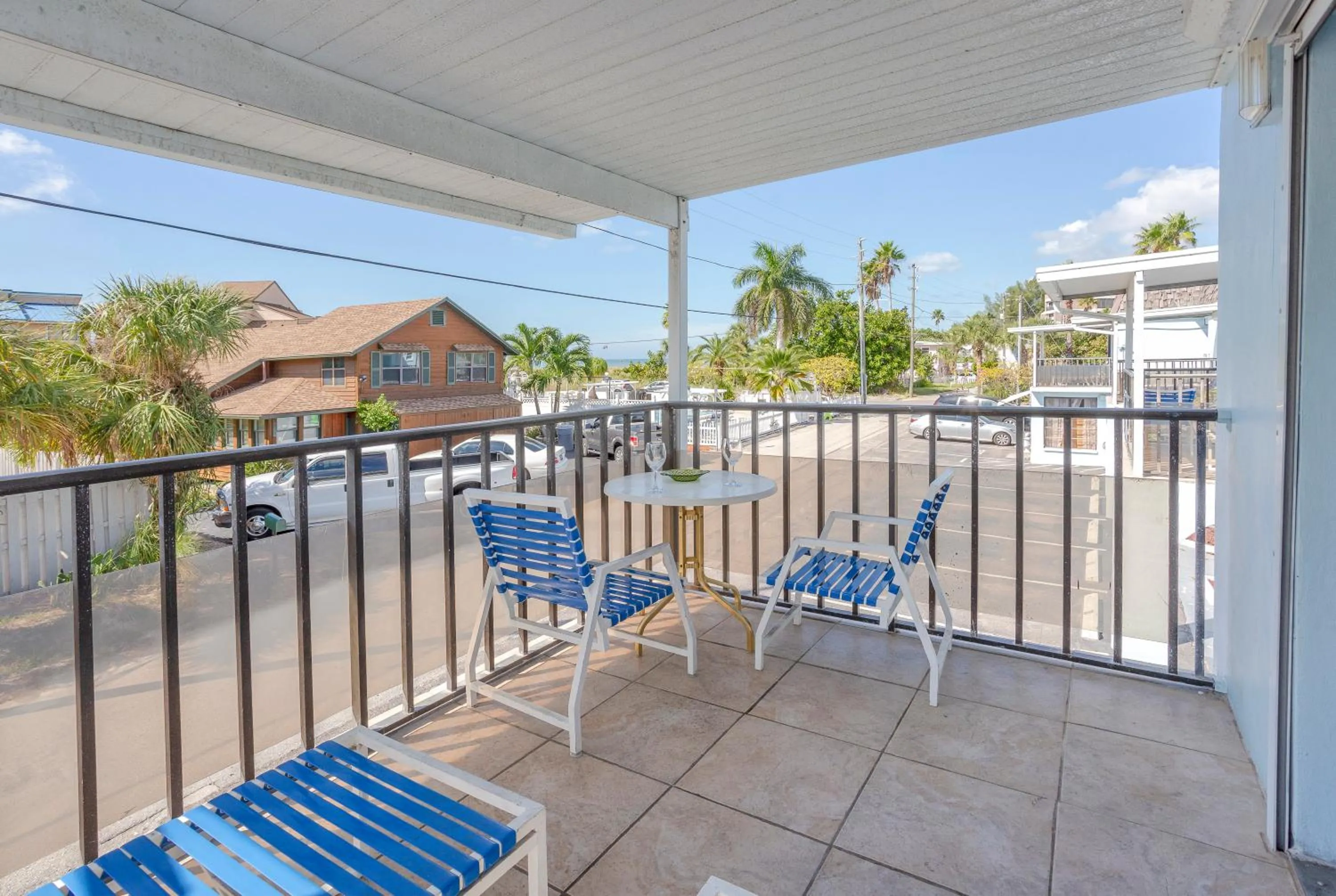 Patio in Twins Inn & Apartments