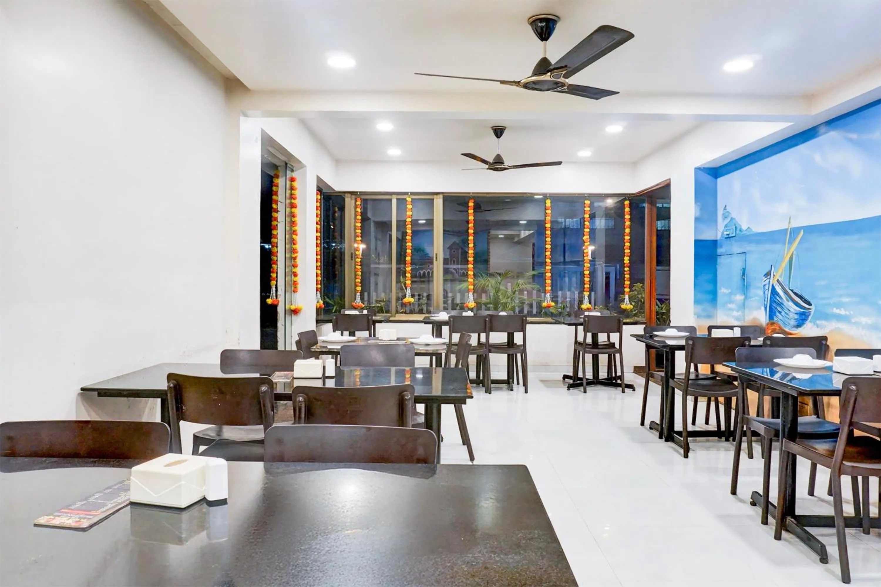 Restaurant/places to eat in Super Townhouse Oak Viman Nagar Formerly Kuber Inn