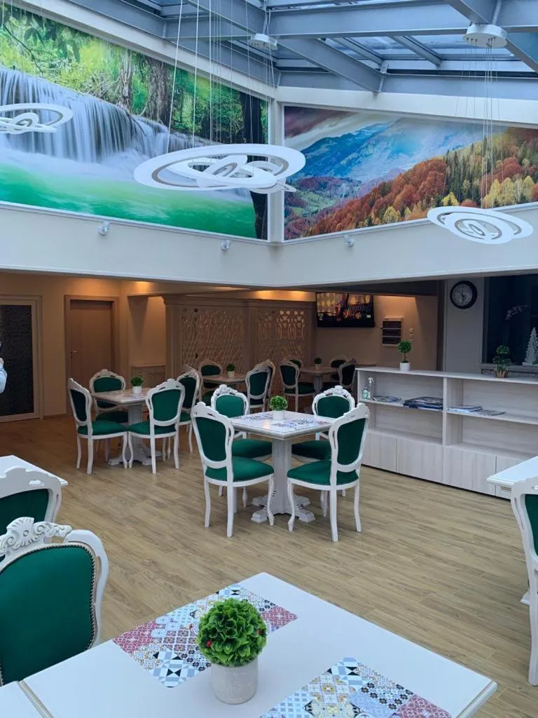 Restaurant/places to eat in Park Luxury Rooms