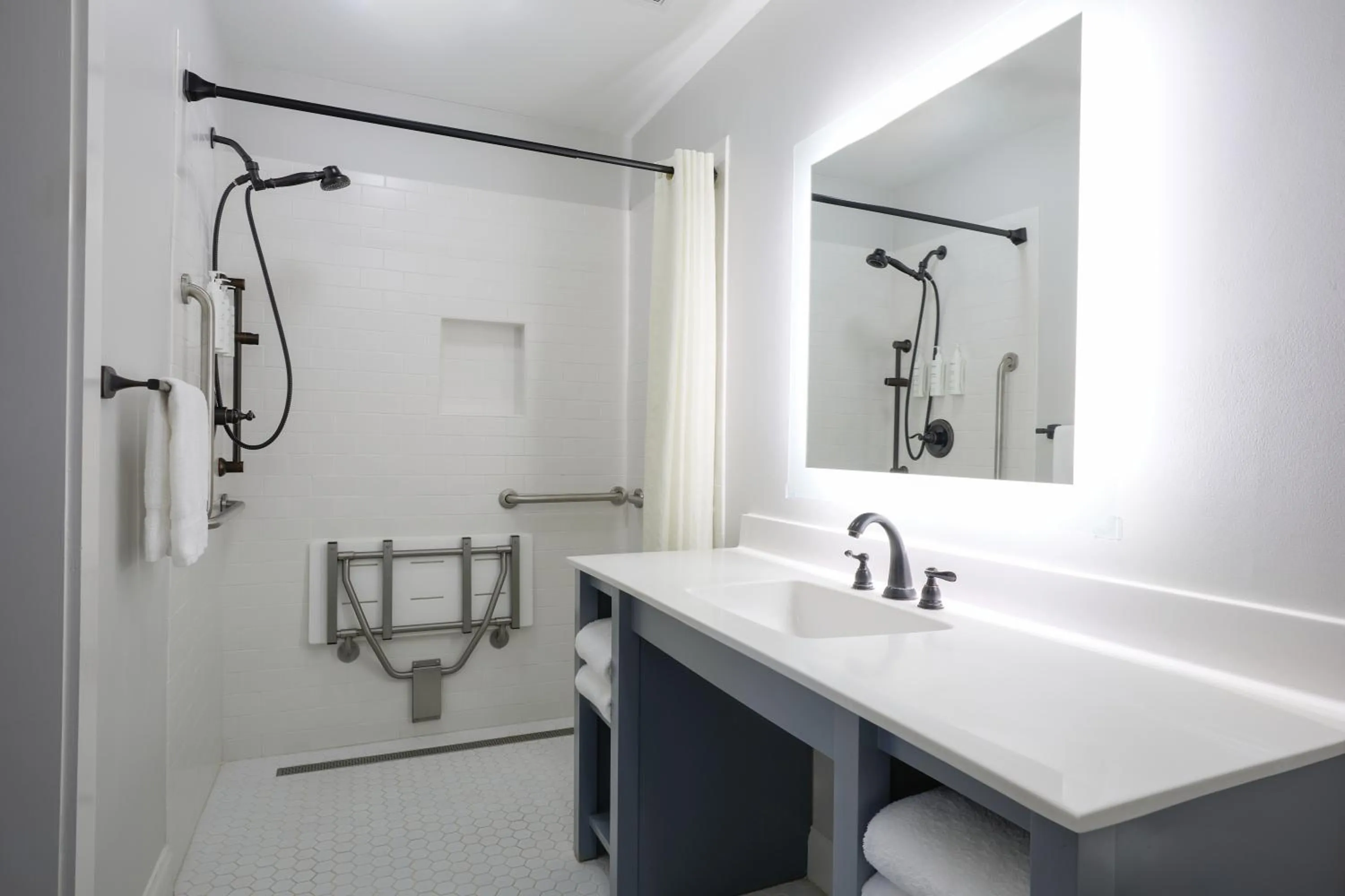 Bathroom in Lanier Islands Legacy Lodge