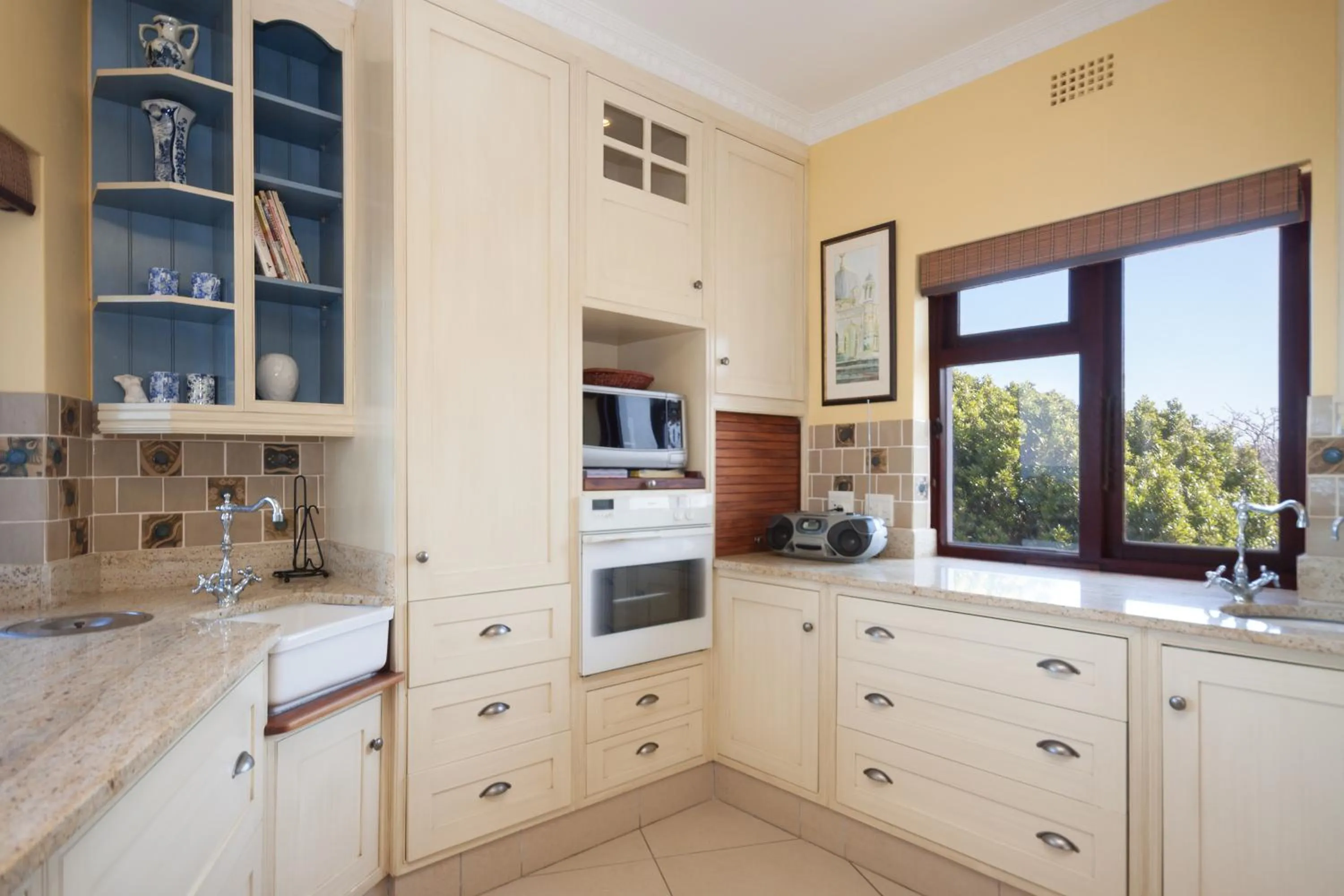 Kitchen or kitchenette in The View