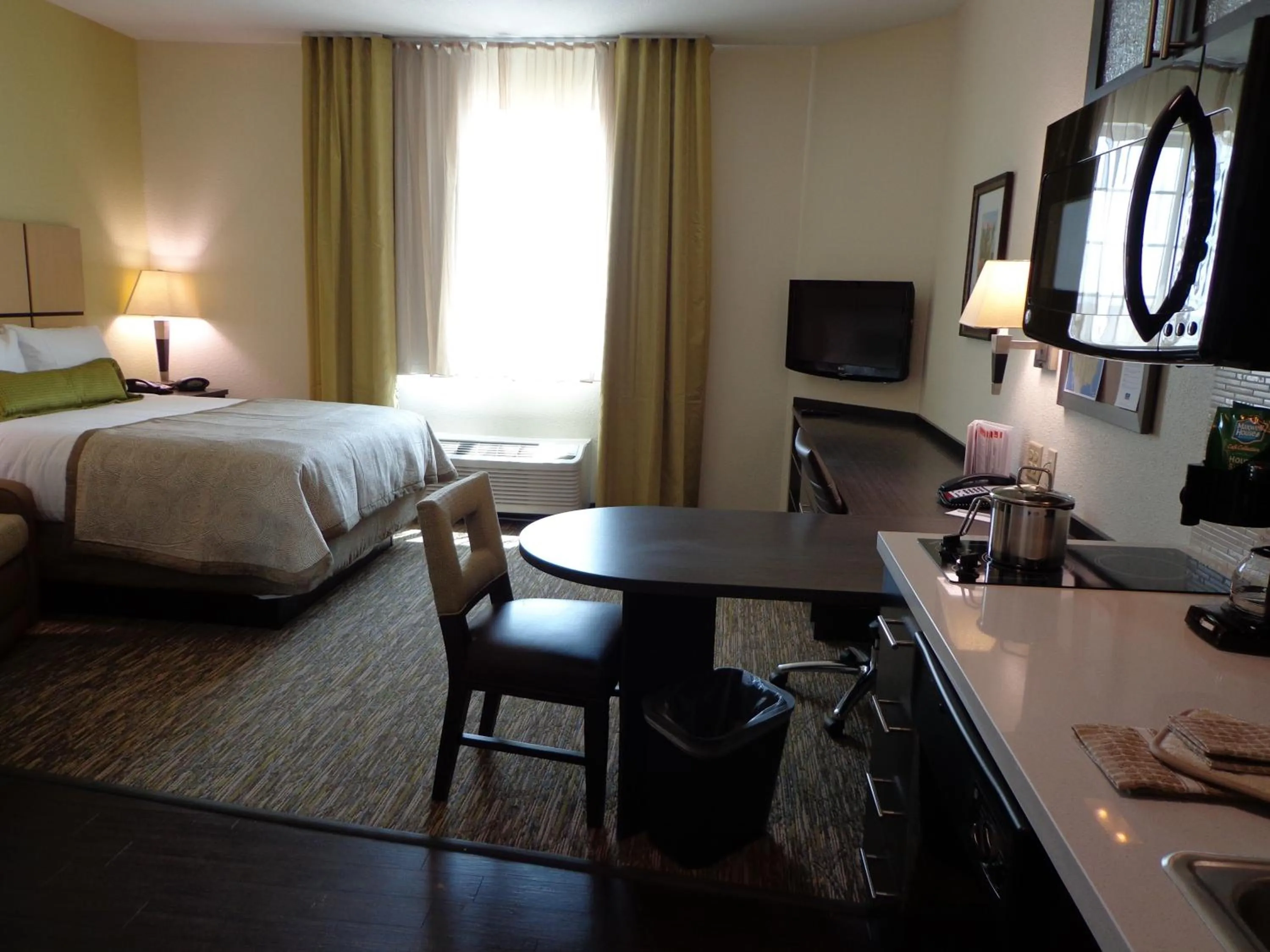 Photo of the whole room, Bed in Candlewood Suites Odessa by IHG