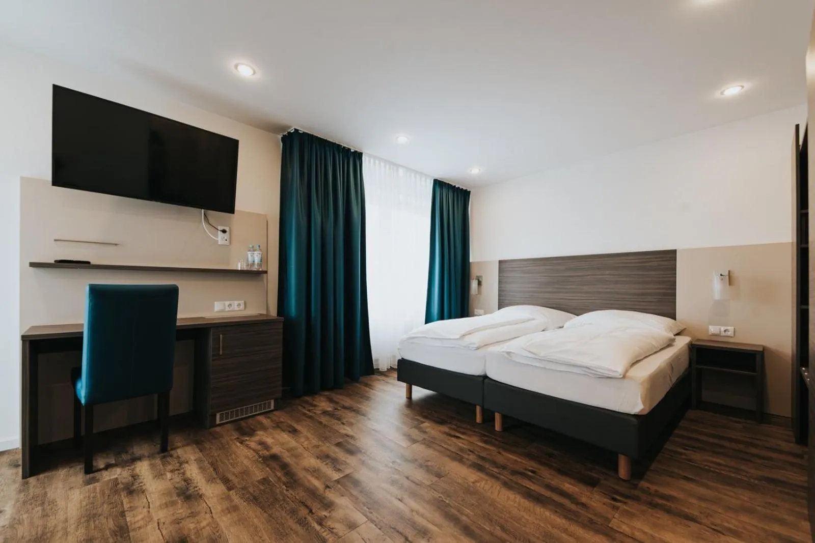 Photo of the whole room, Bed in Hotel Restaurant Adria Stuben Brühl