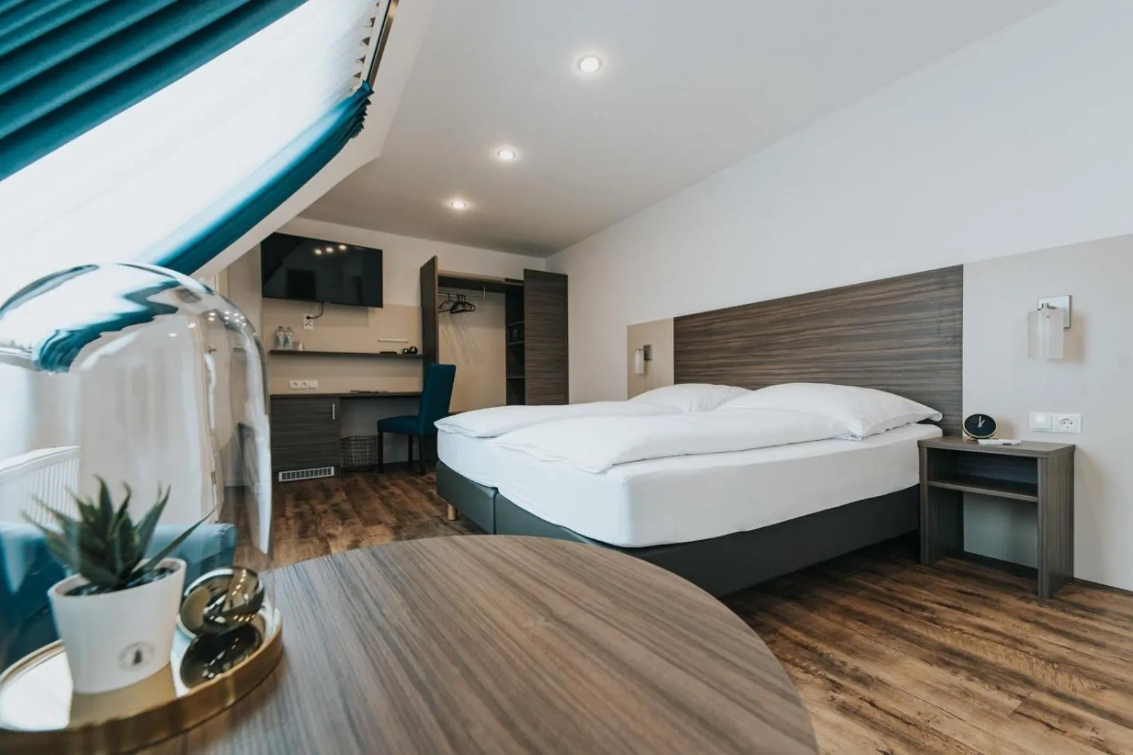 Photo of the whole room, Bed in Hotel Restaurant Adria Stuben Brühl