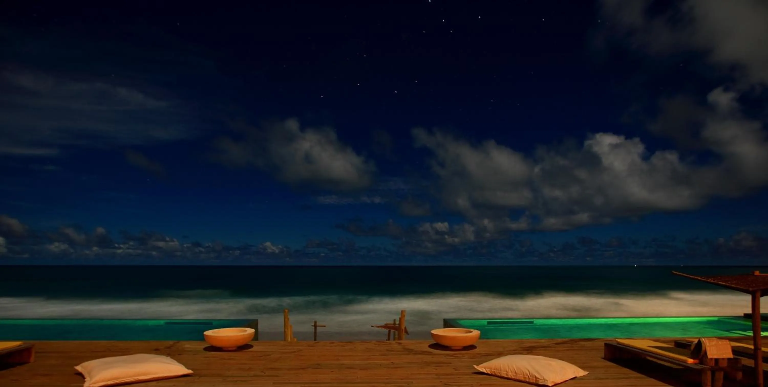 Swimming pool in Kenoa Exclusive Beach Spa & Resort