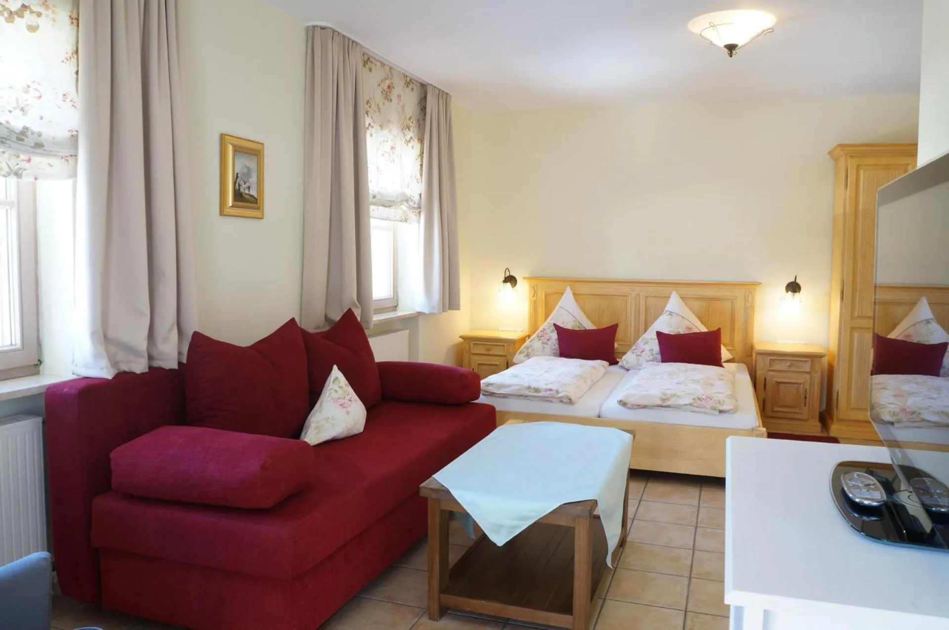 Photo of the whole room, Bed in Landhotel Guglhupf