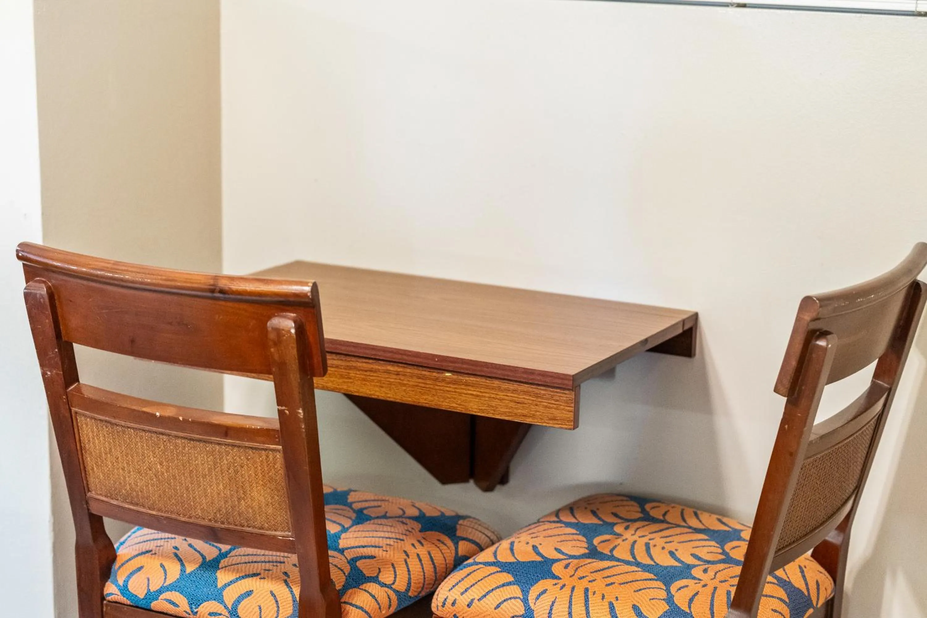 Seating area in Kahana Falls Resort