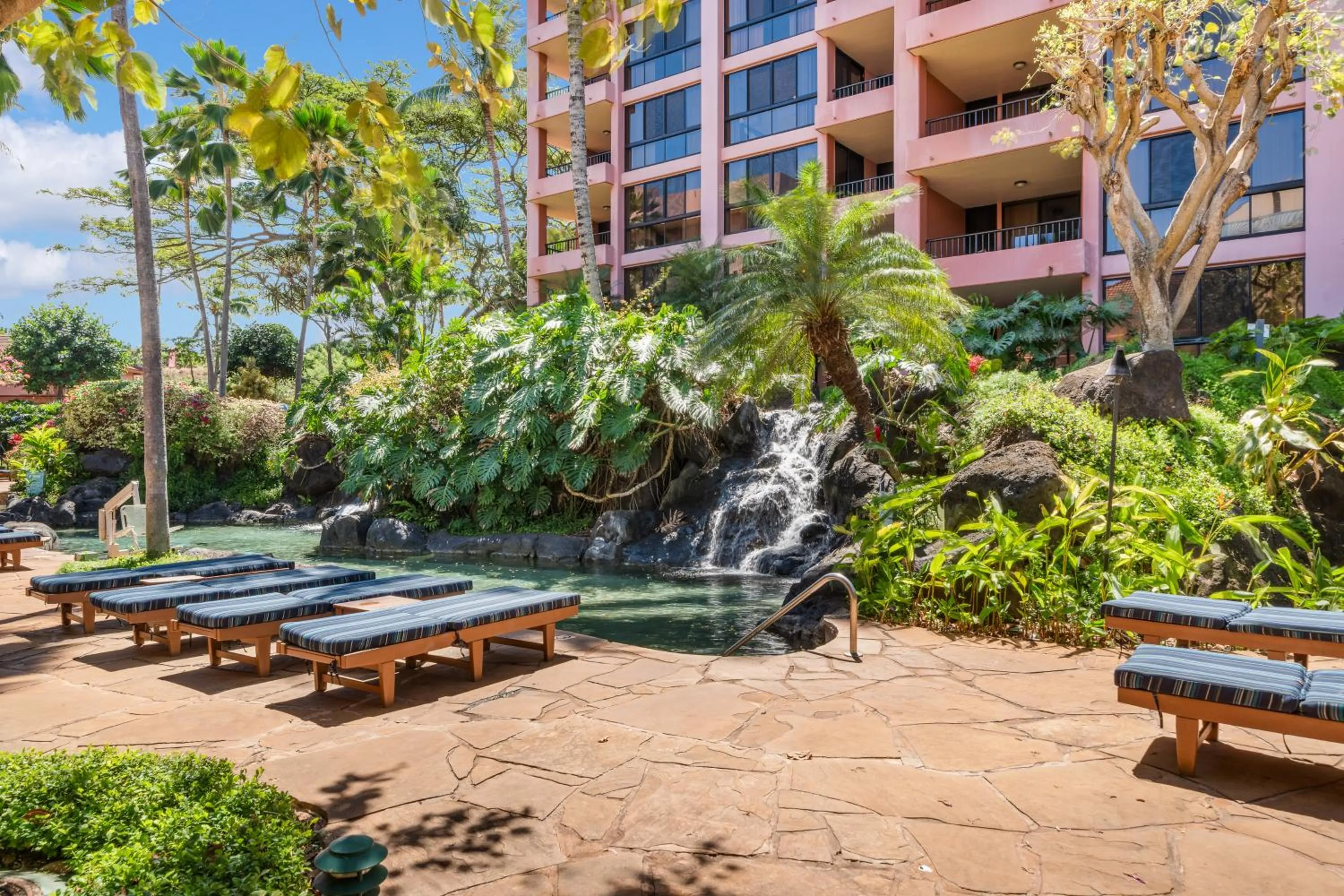 Swimming pool in Kahana Falls Resort