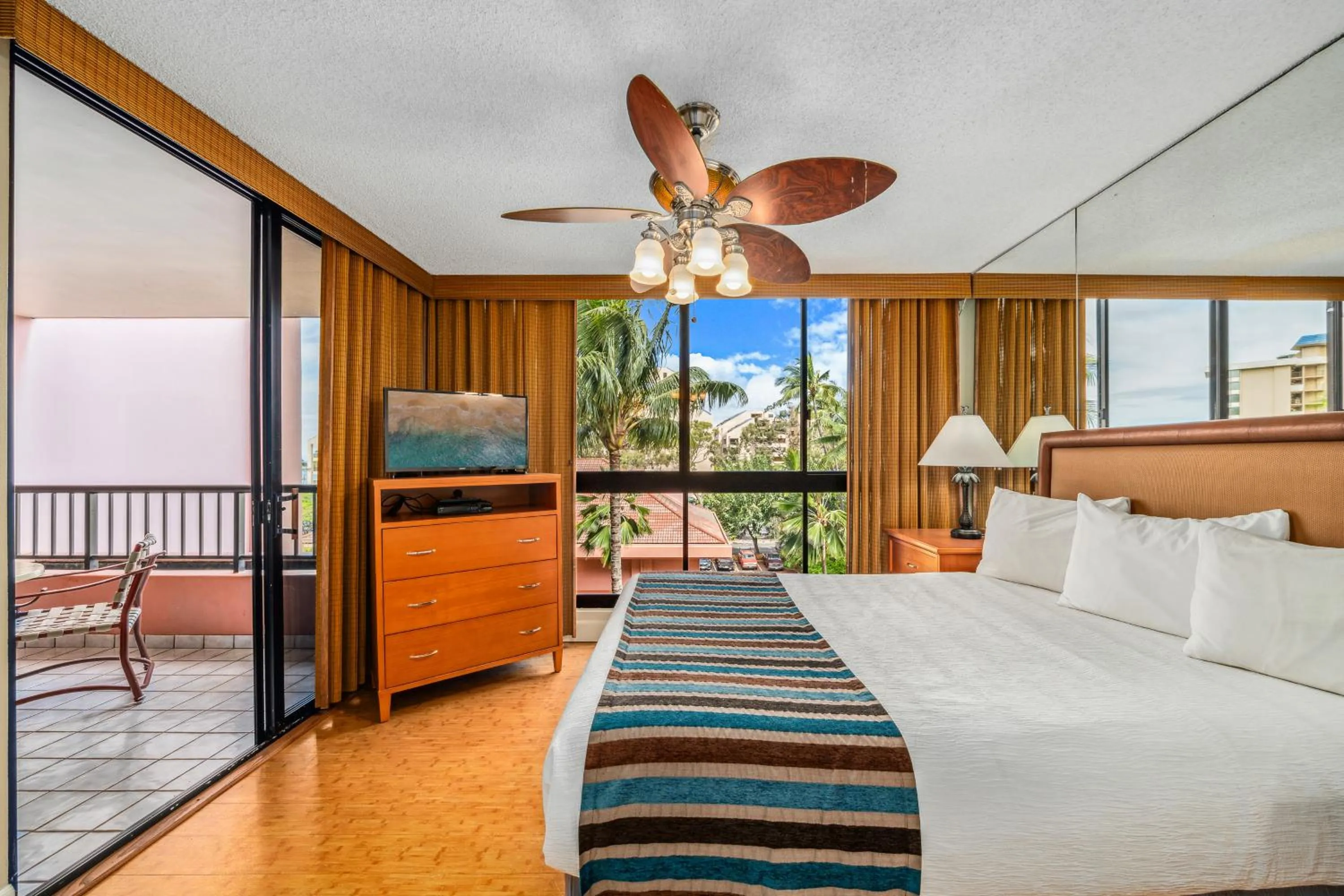 Bed in Kahana Falls Resort