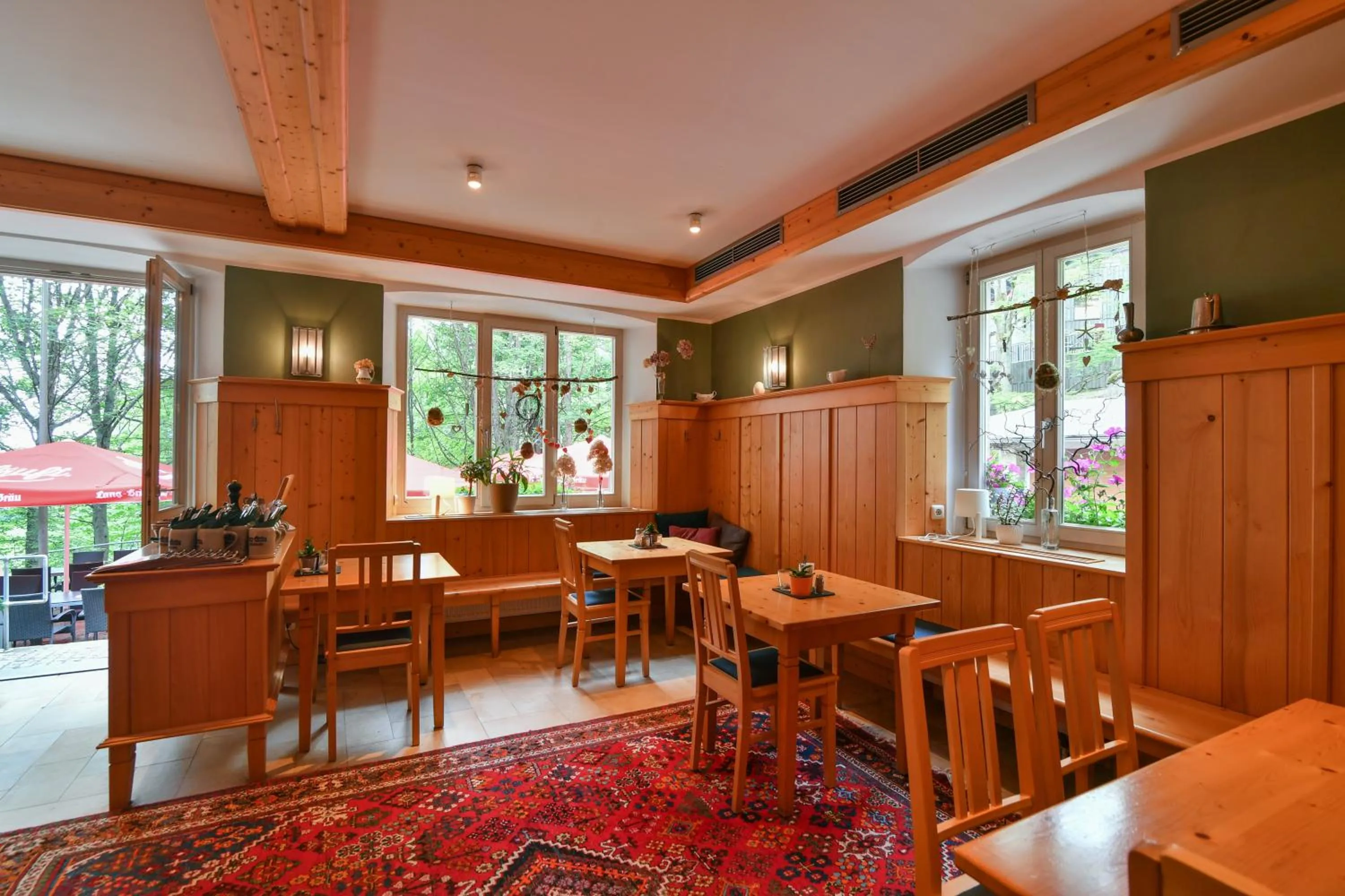 Restaurant/places to eat in Luisenburg Resort