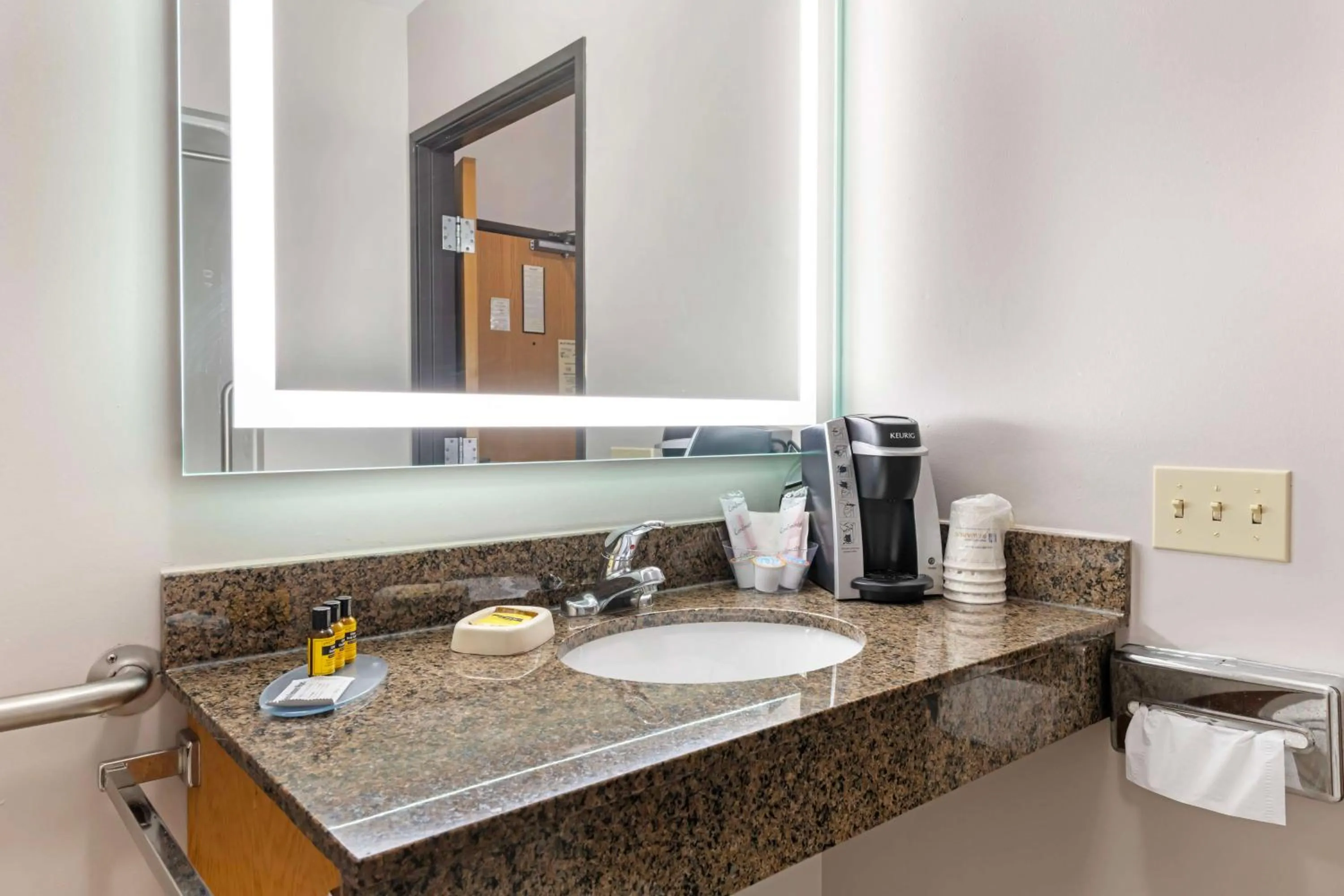 Bathroom in Best Western Plus Albert Lea I-90/I-35 Hotel