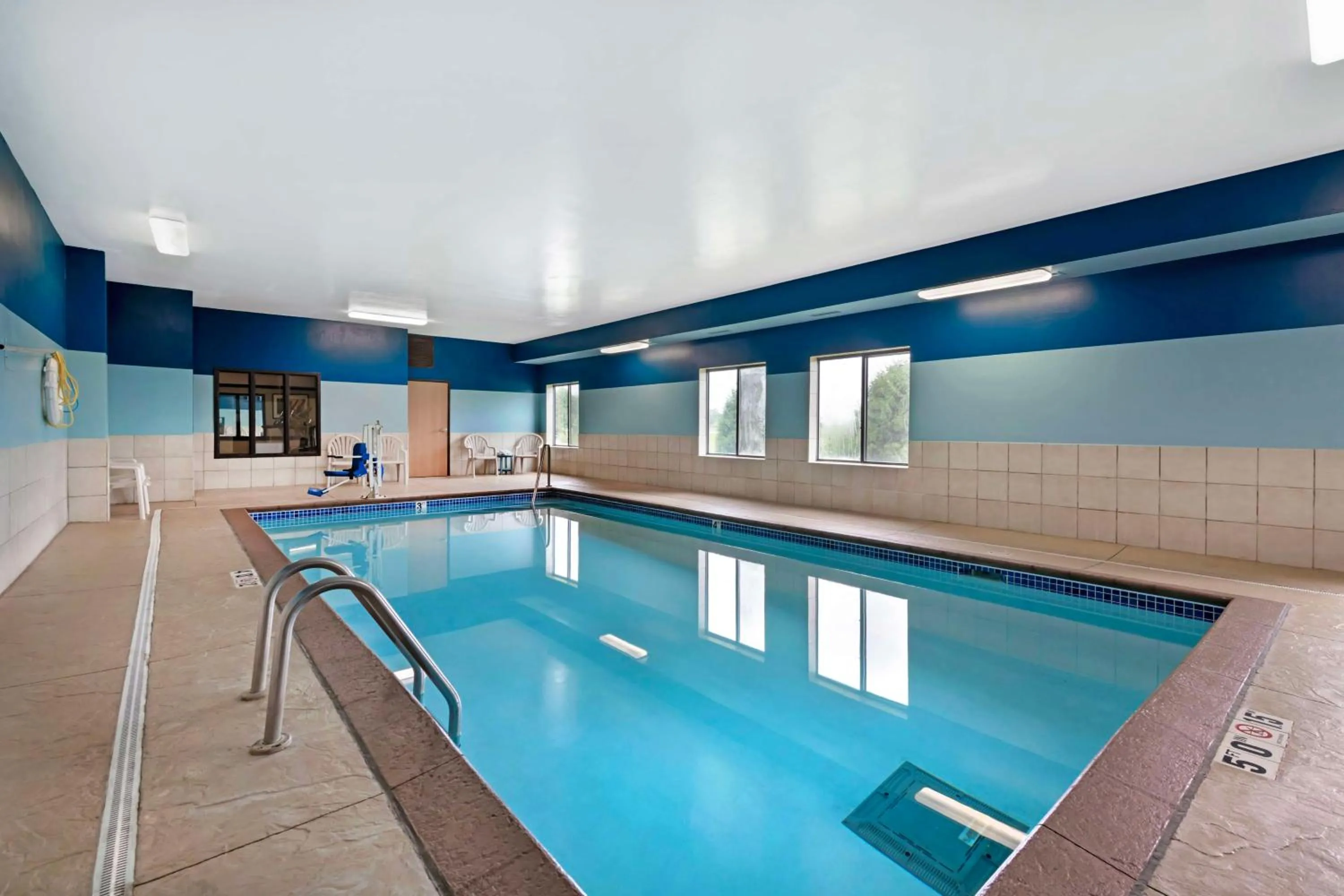 Pool view in Best Western Plus Albert Lea I-90/I-35 Hotel