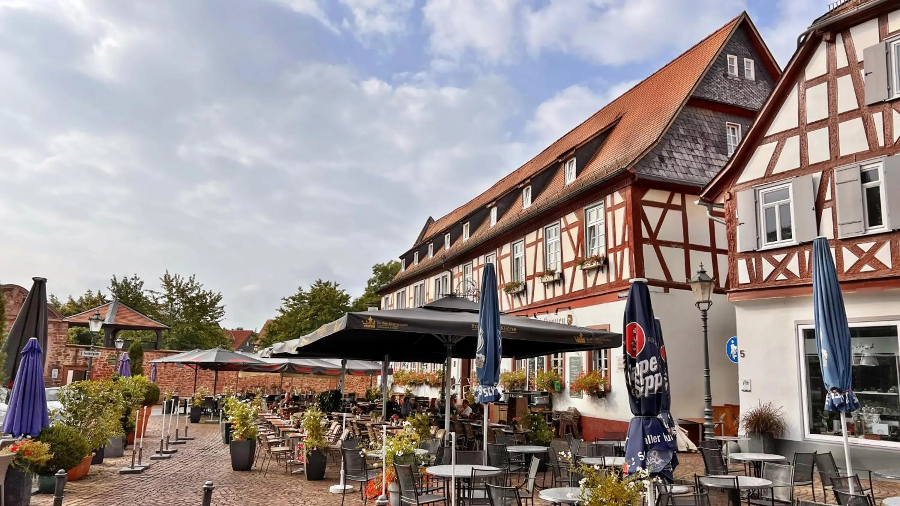 Property building in Hotel Zu den Drei Kronen