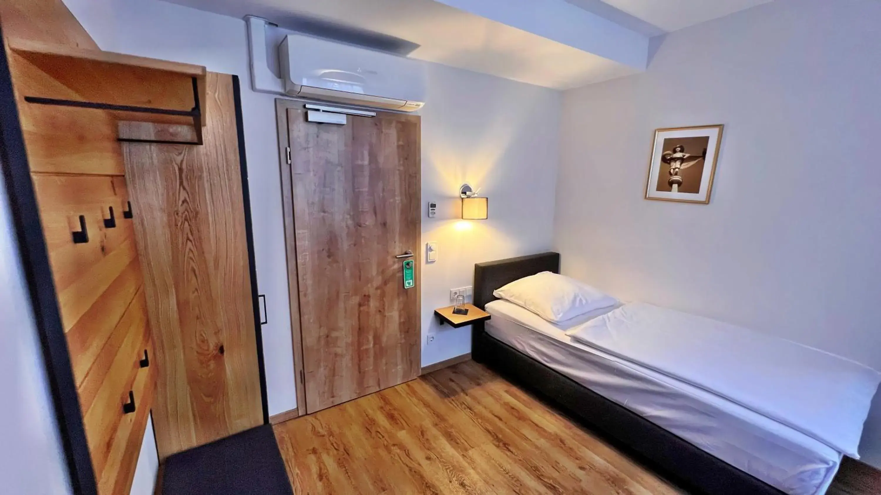 Single Room in Hotel Zu den Drei Kronen Single Room in Hotel Zu den Drei Kronen