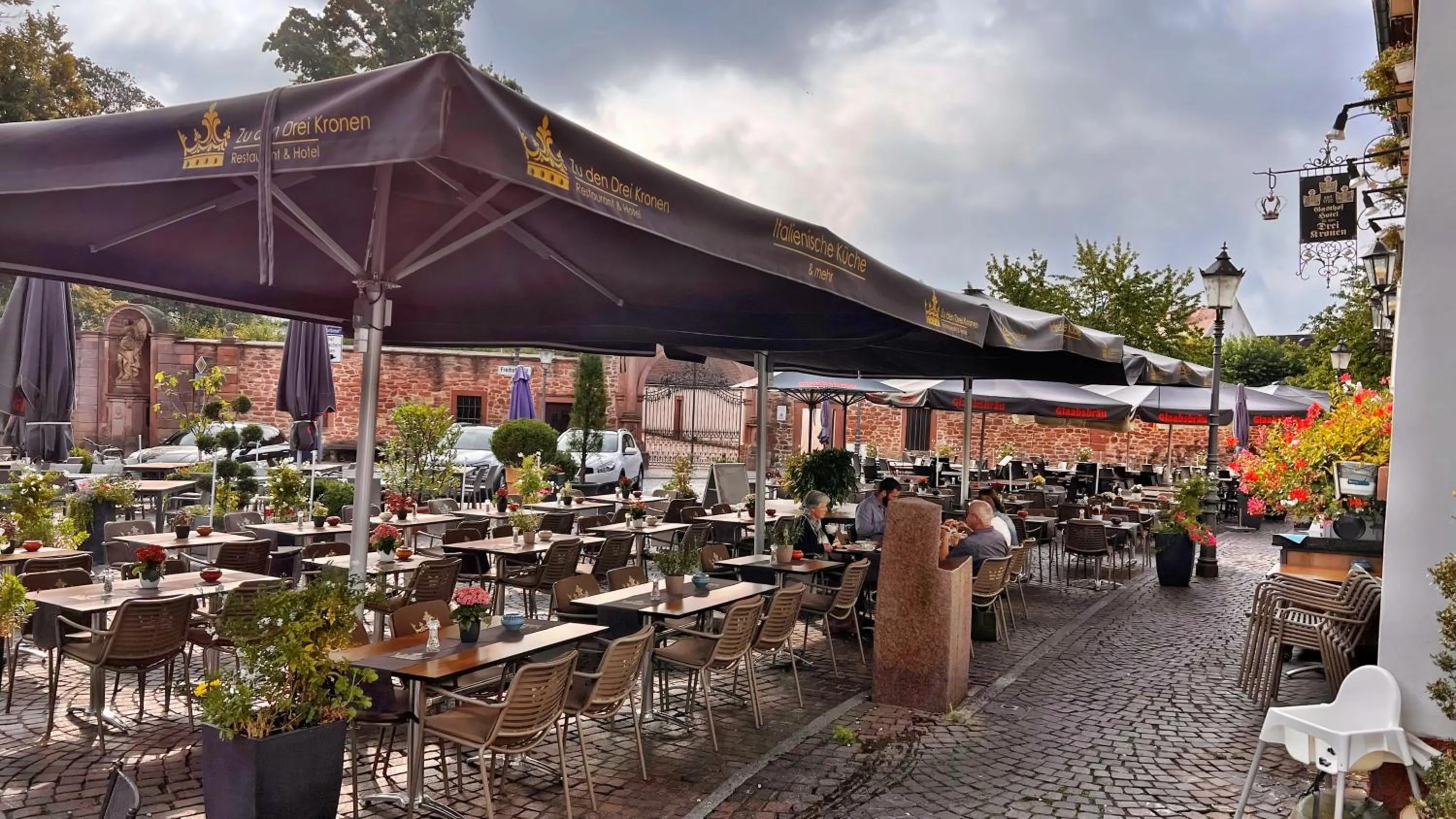 Property building in Hotel Zu den Drei Kronen