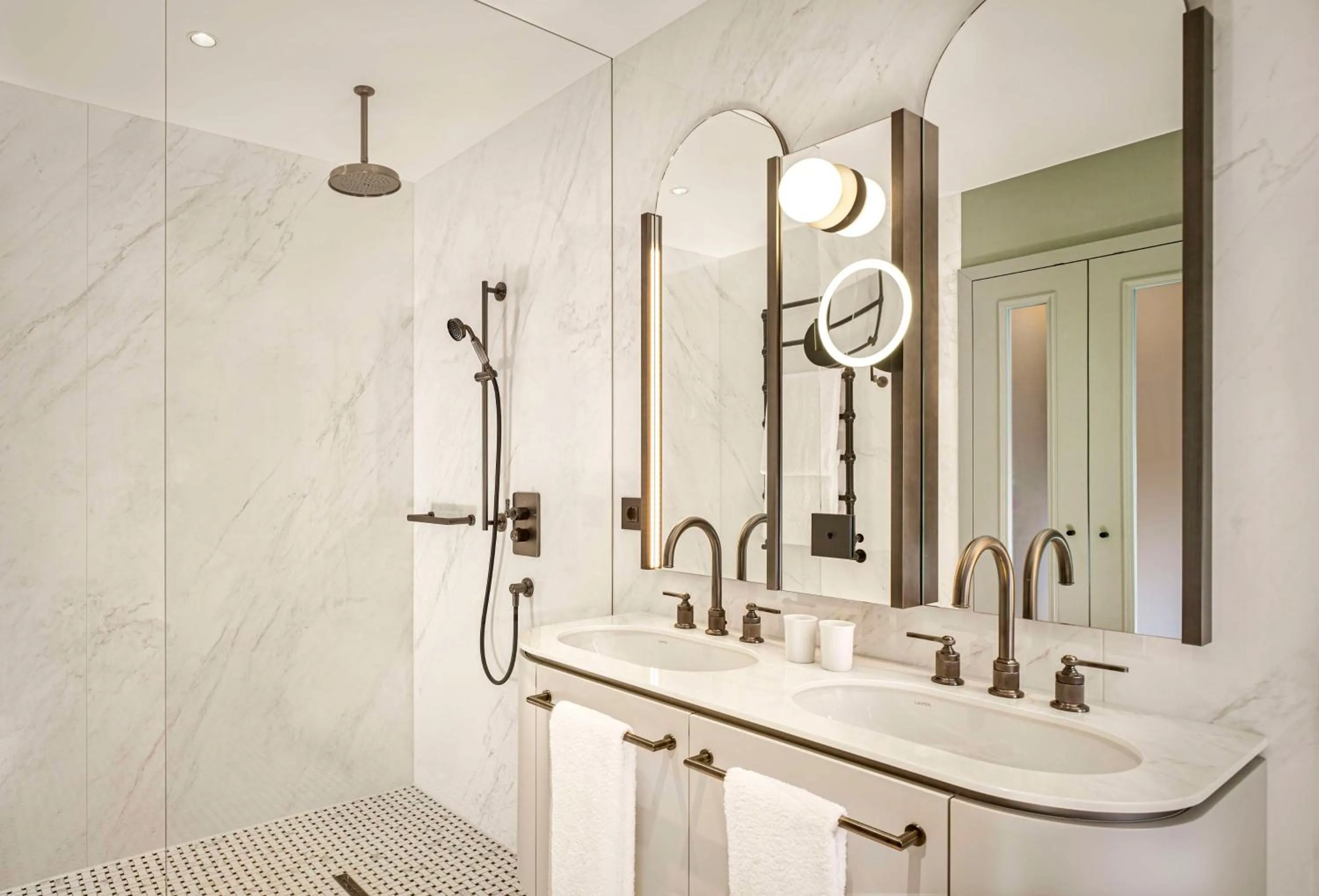 Bedroom in Hotel Taschenbergpalais Kempinski