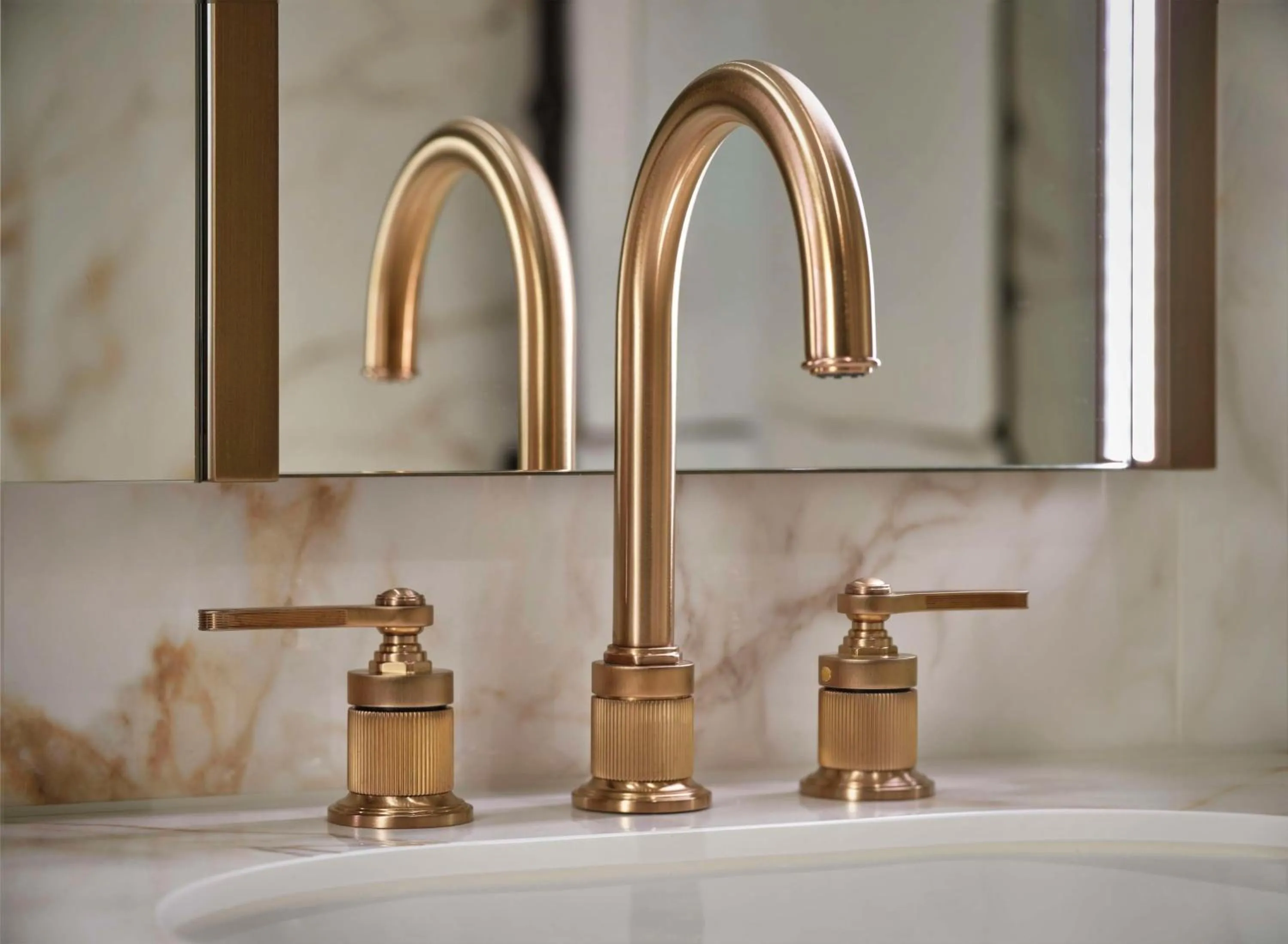 Bedroom in Hotel Taschenbergpalais Kempinski