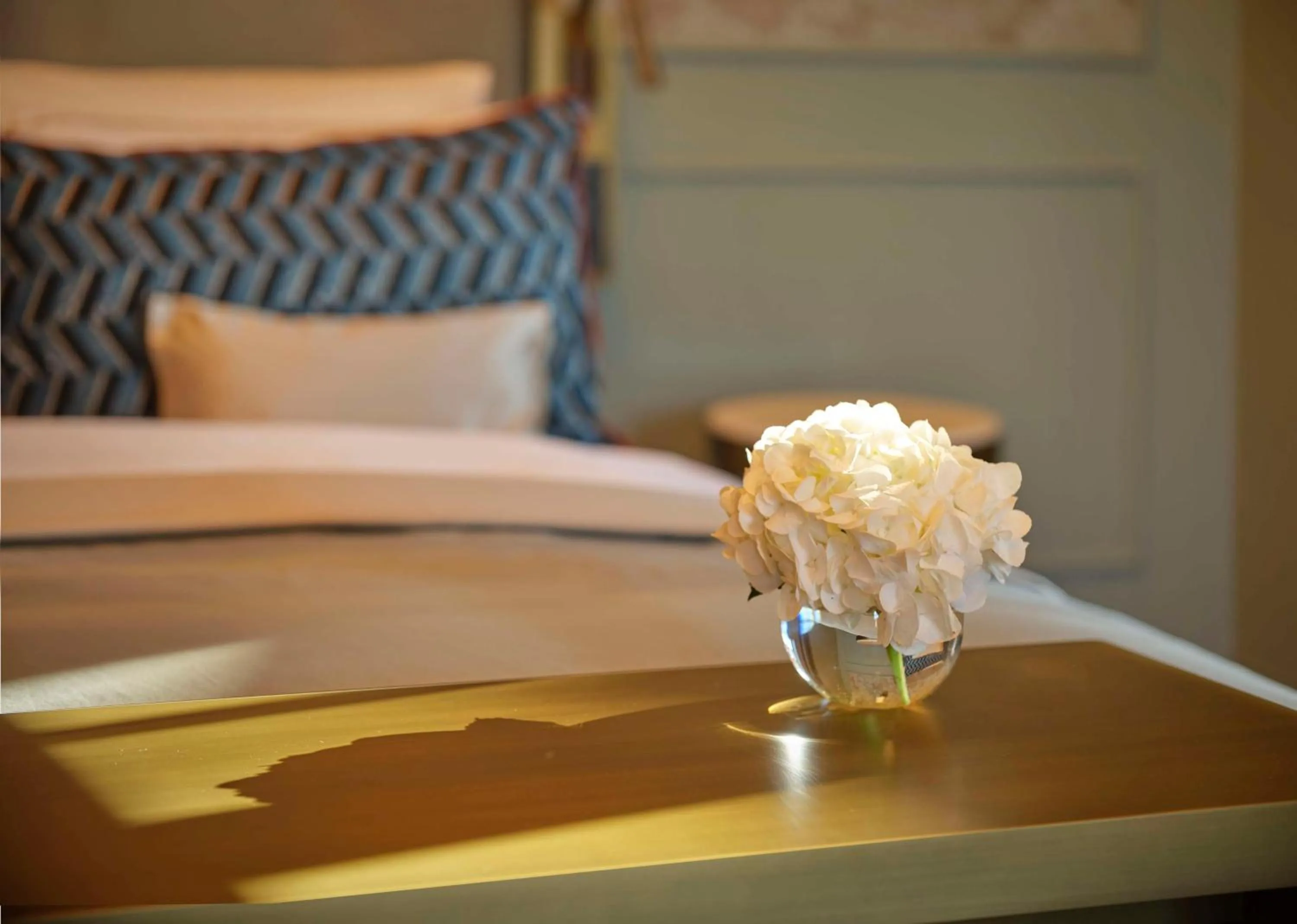 Bedroom, Bed in Hotel Taschenbergpalais Kempinski