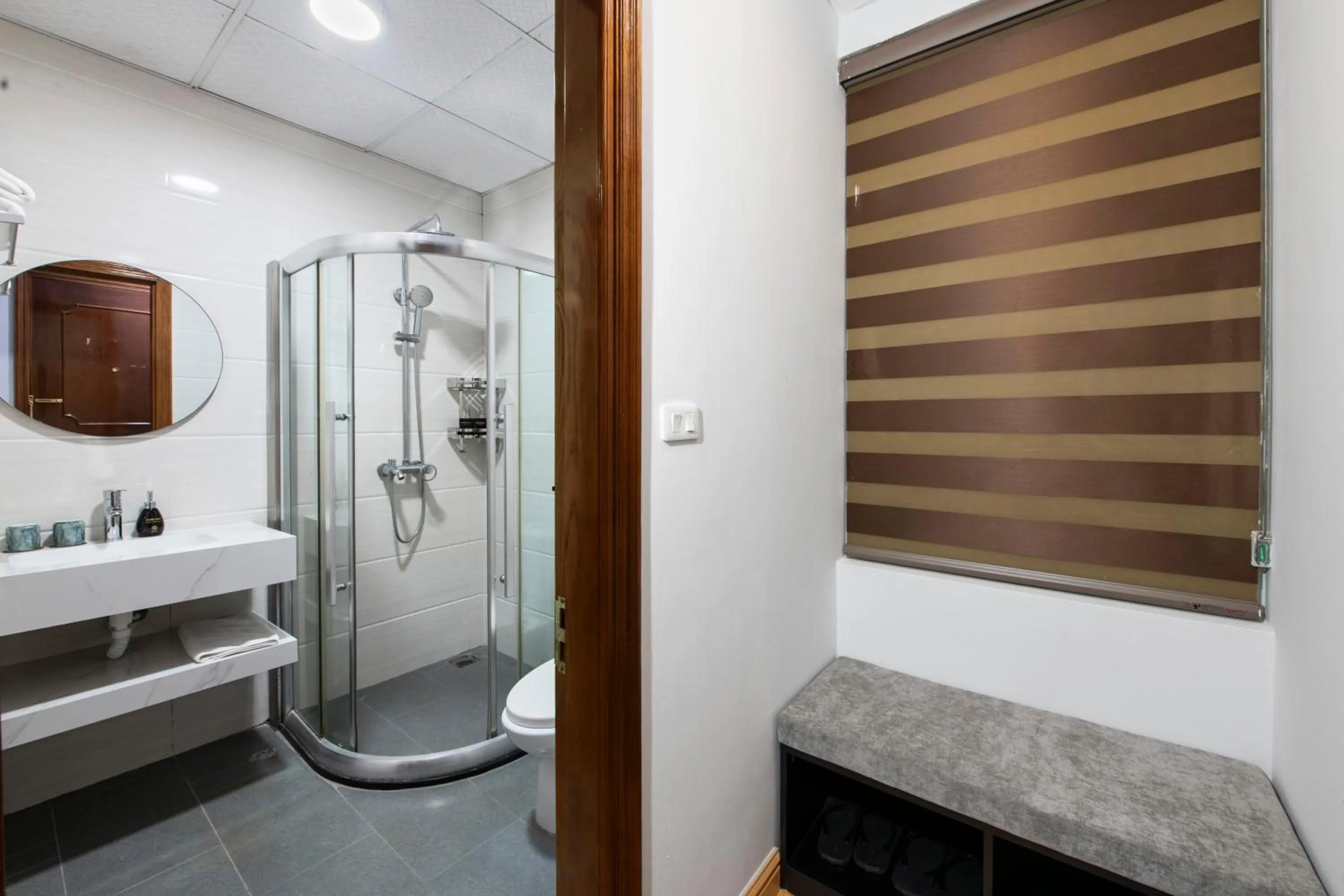 Shower in San Premium Hotel