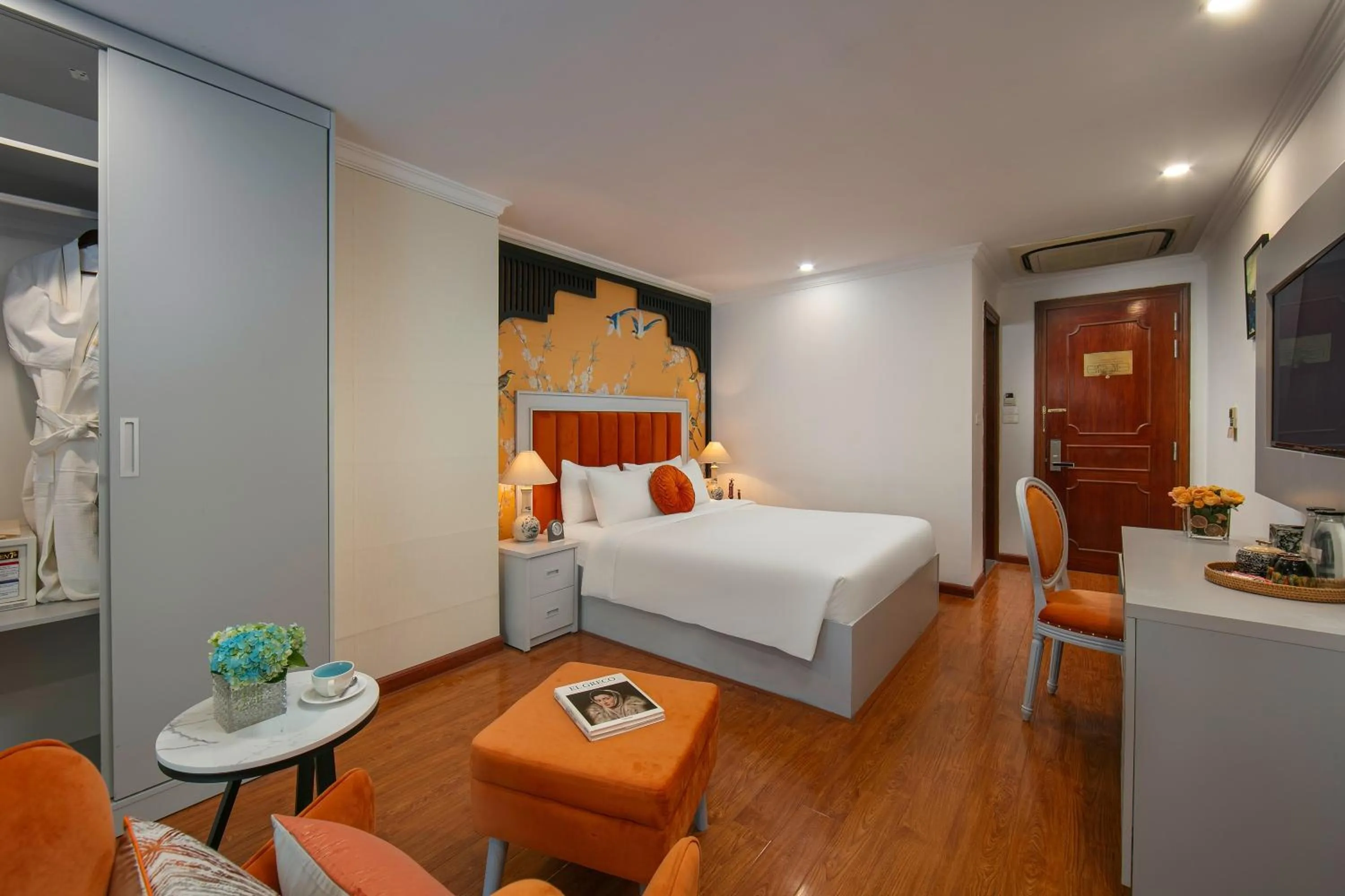 Bedroom, Bed in San Premium Hotel