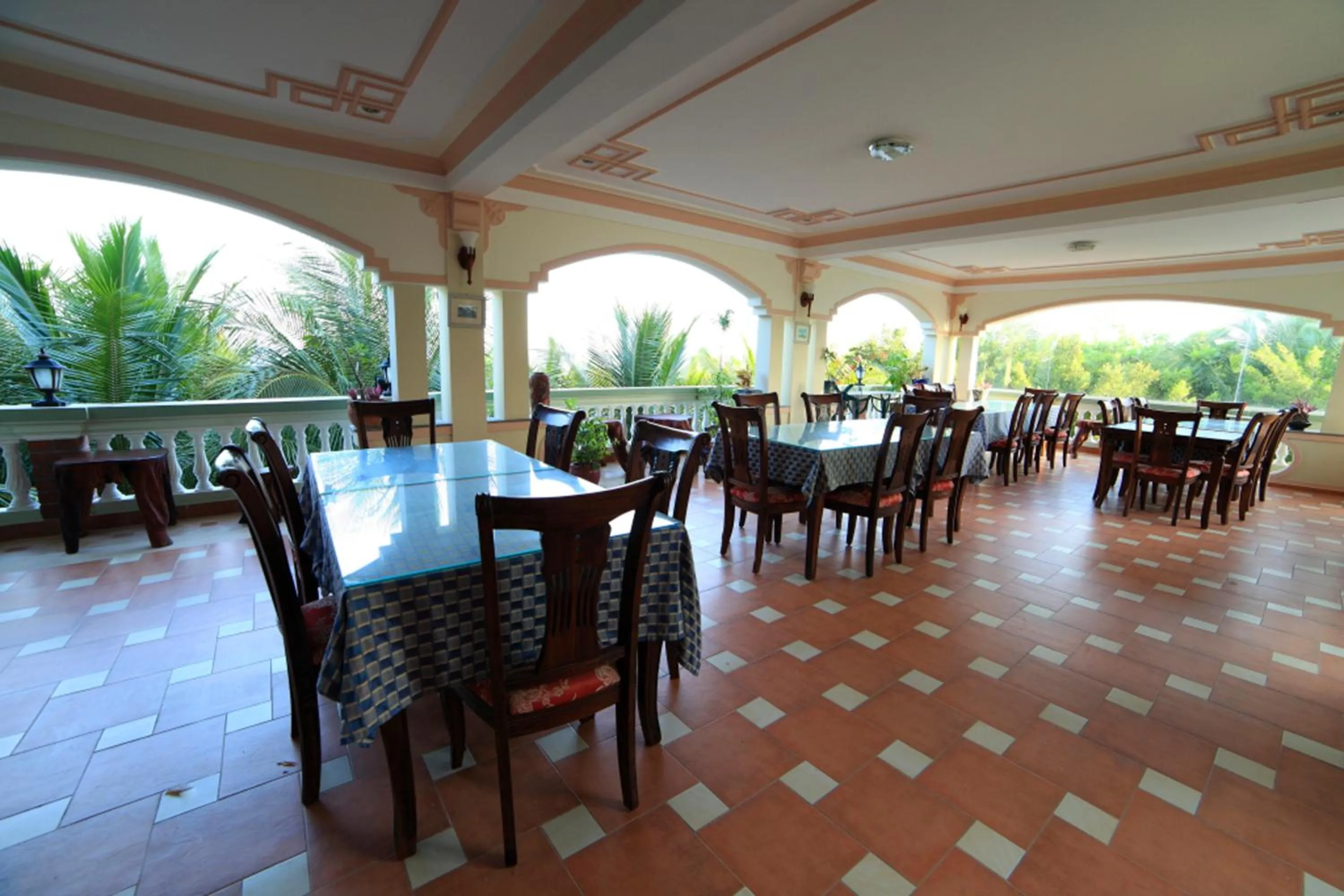 Restaurant/places to eat in Gold Rooster Resort