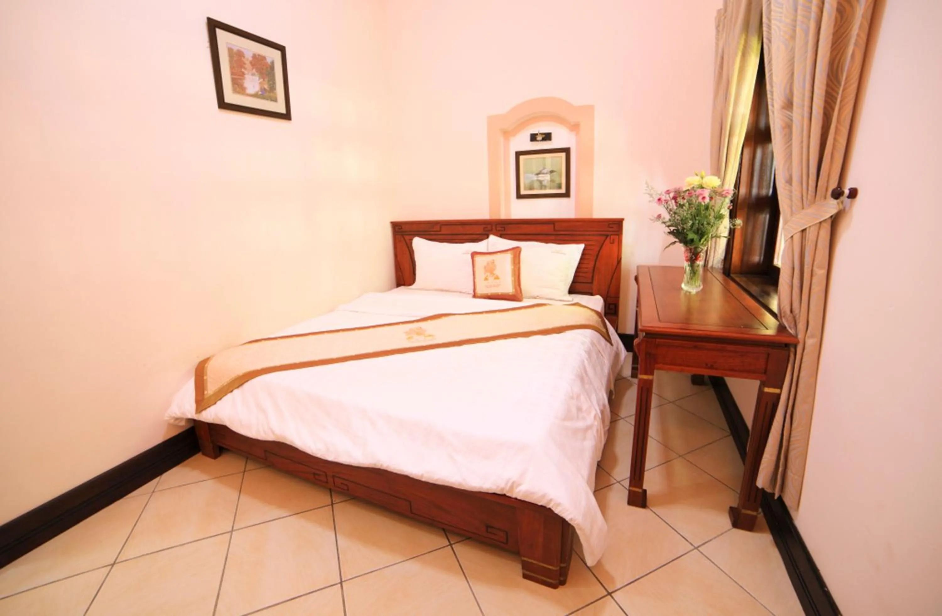 Bedroom, Bed in Gold Rooster Resort