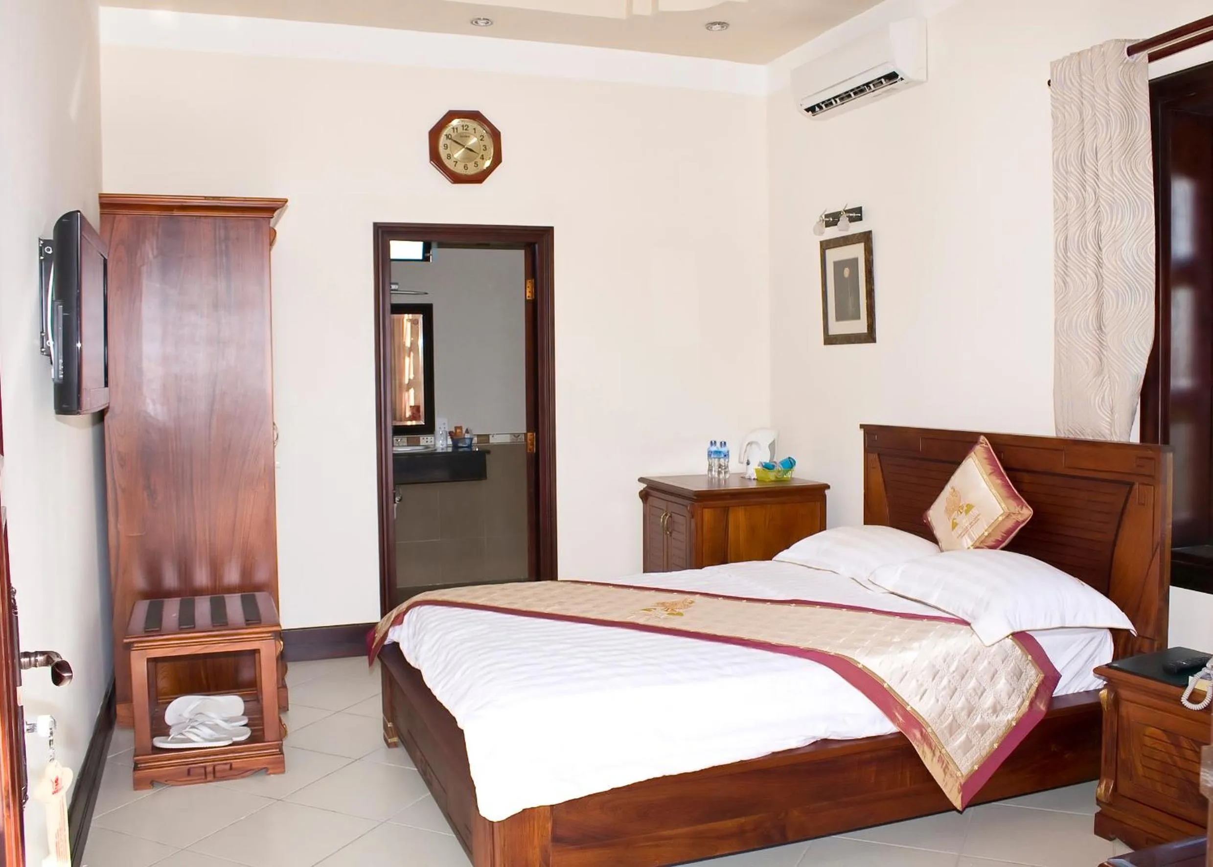 bunk bed, Bed in Gold Rooster Resort