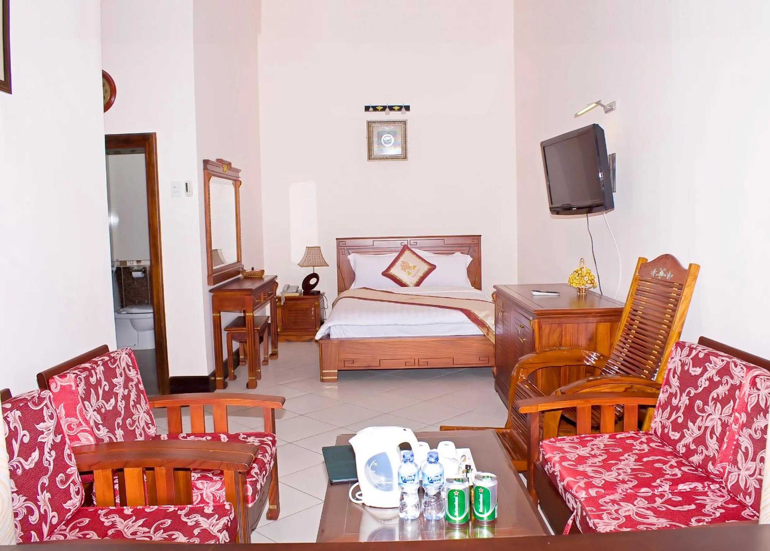 Coffee/tea facilities, Bed in Gold Rooster Resort