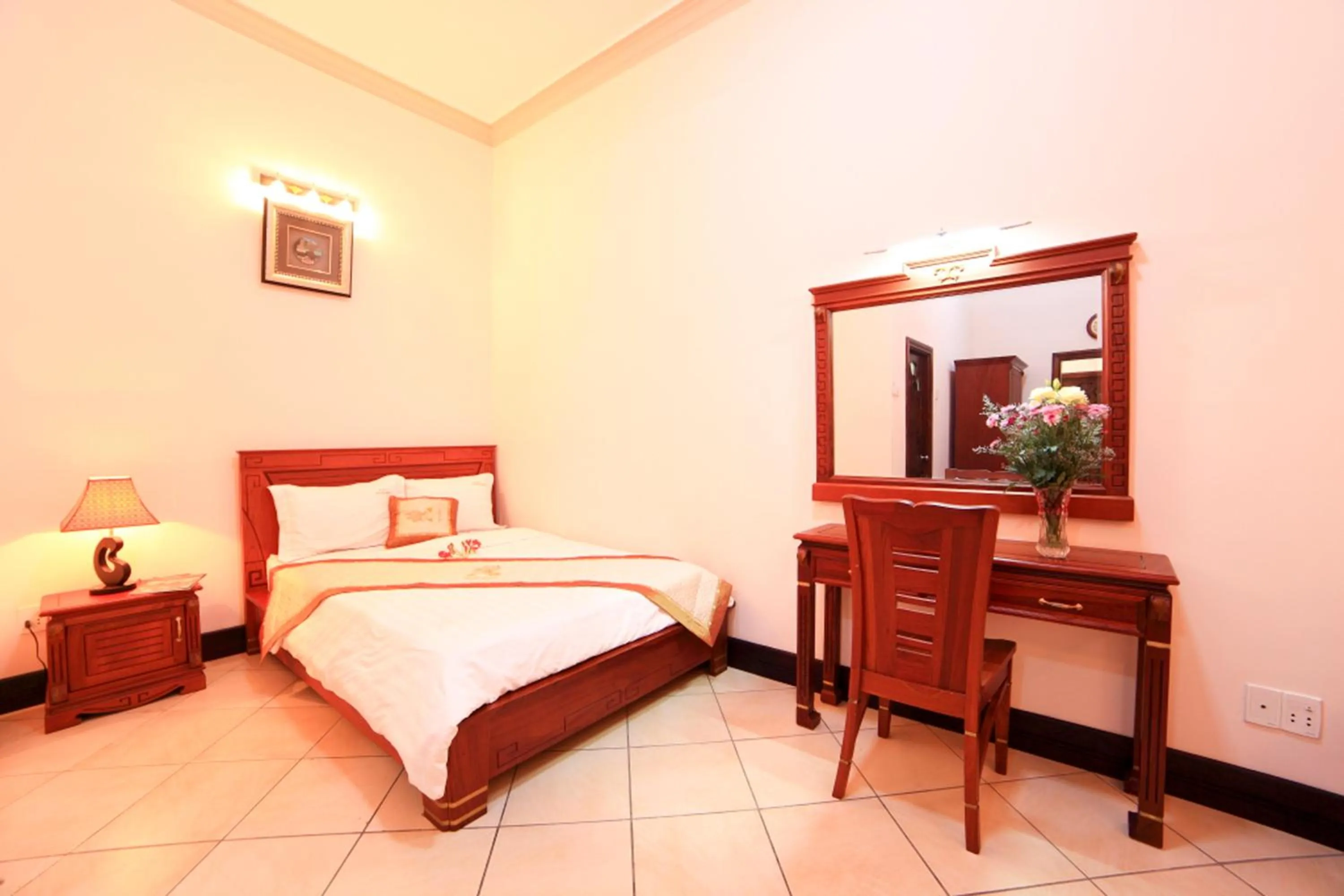 Bedroom, Bed in Gold Rooster Resort