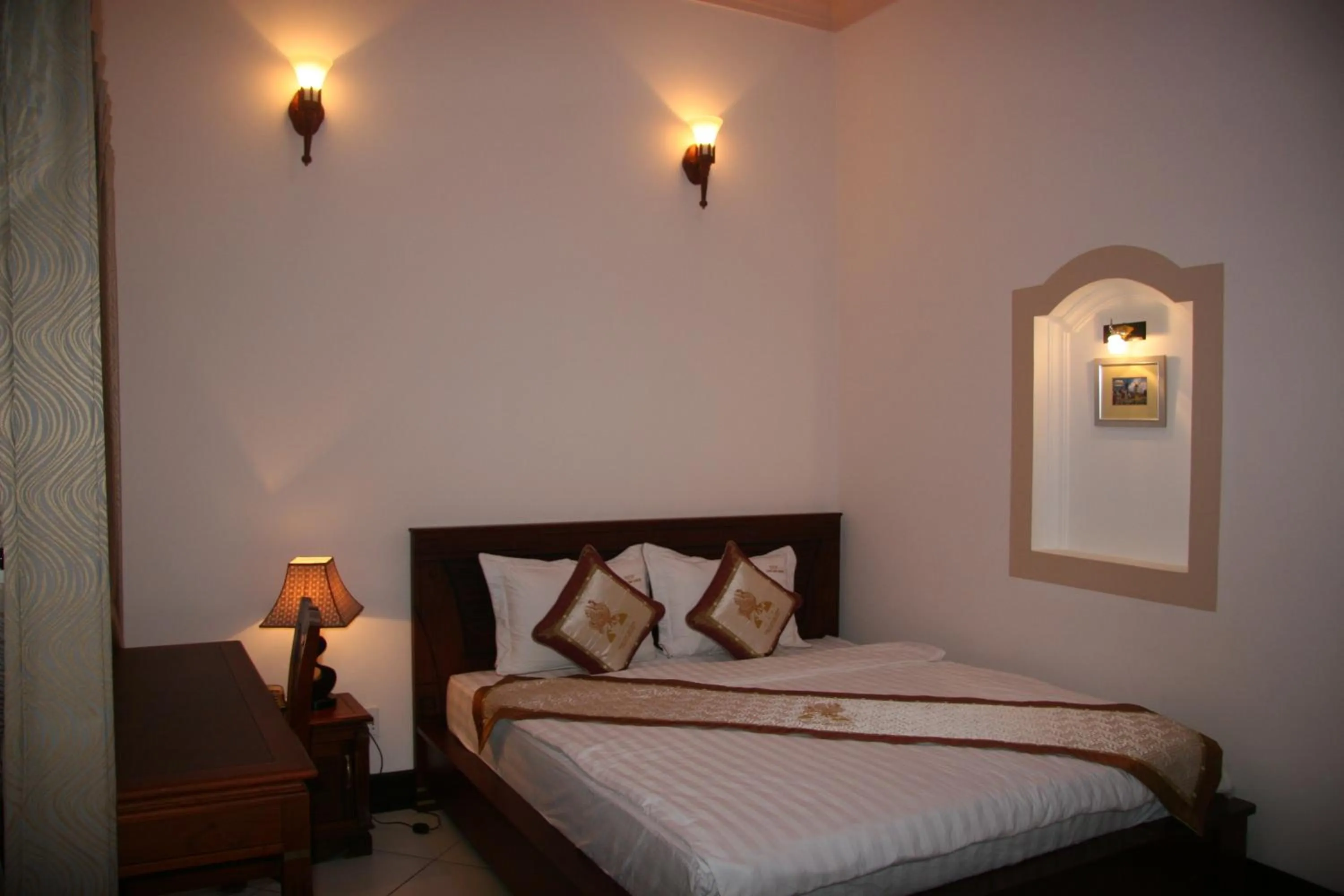 Bedroom, Bed in Gold Rooster Resort