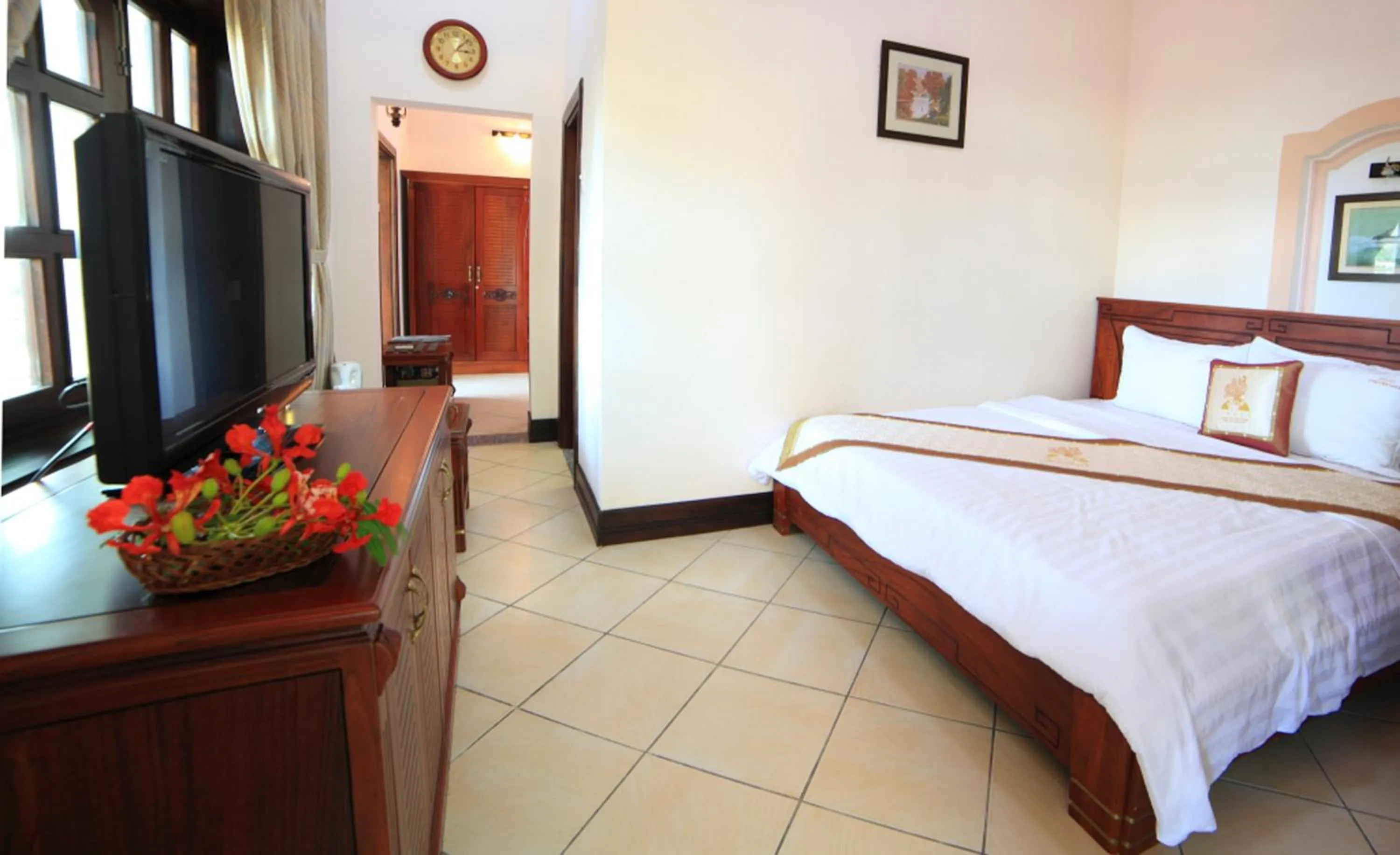 Bedroom, Bed in Gold Rooster Resort