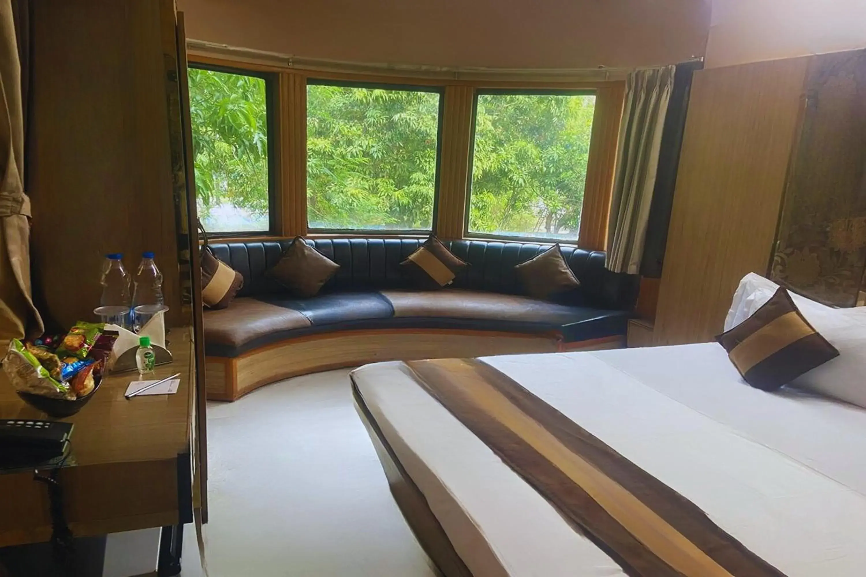 Executive Suite in The Kei Inn & Suites Hotel near Salt Lake Executive Suite in The Kei Inn & Suites Hotel near Salt Lake