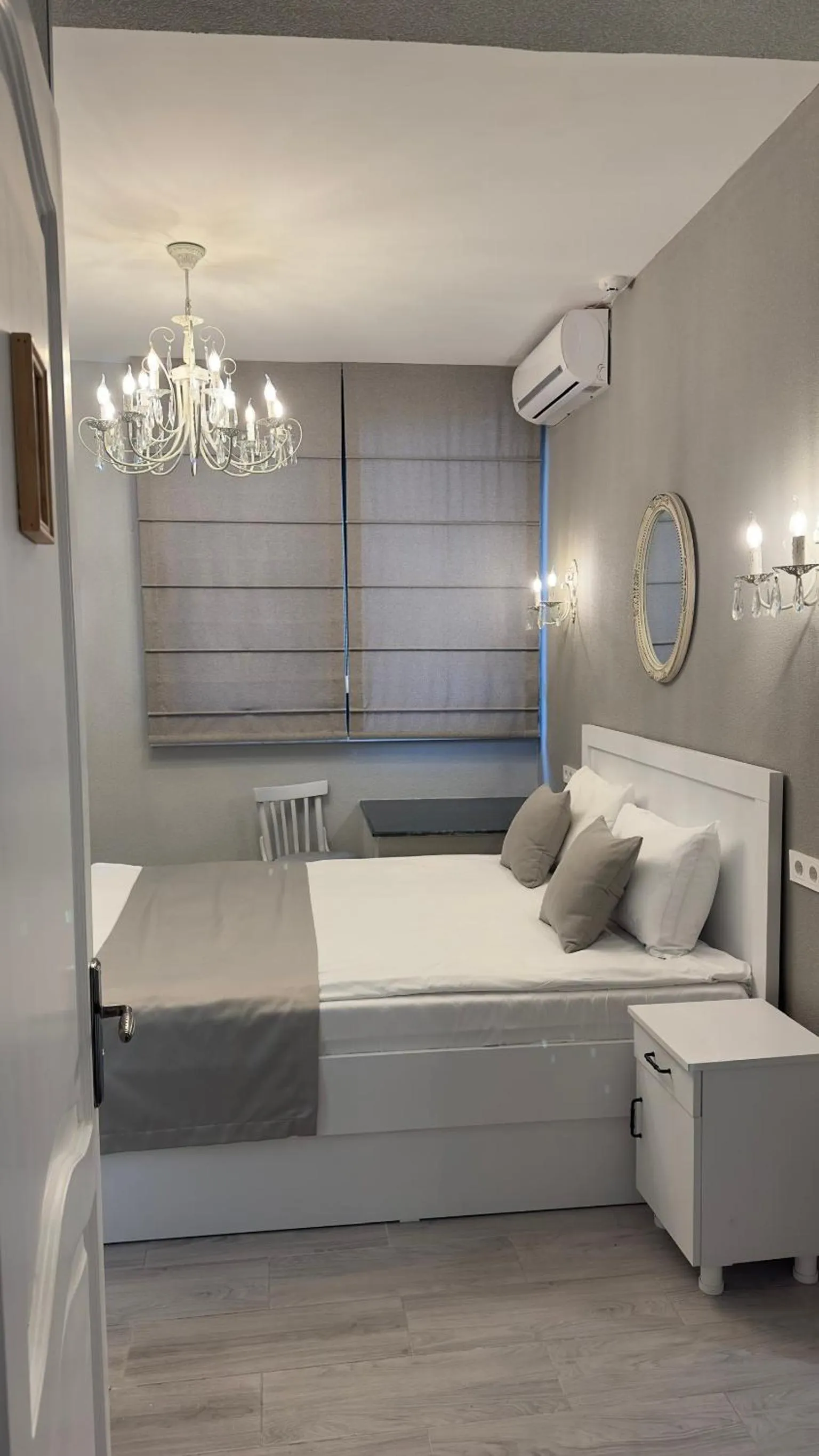 Photo of the whole room in Hotel Ticiani 13