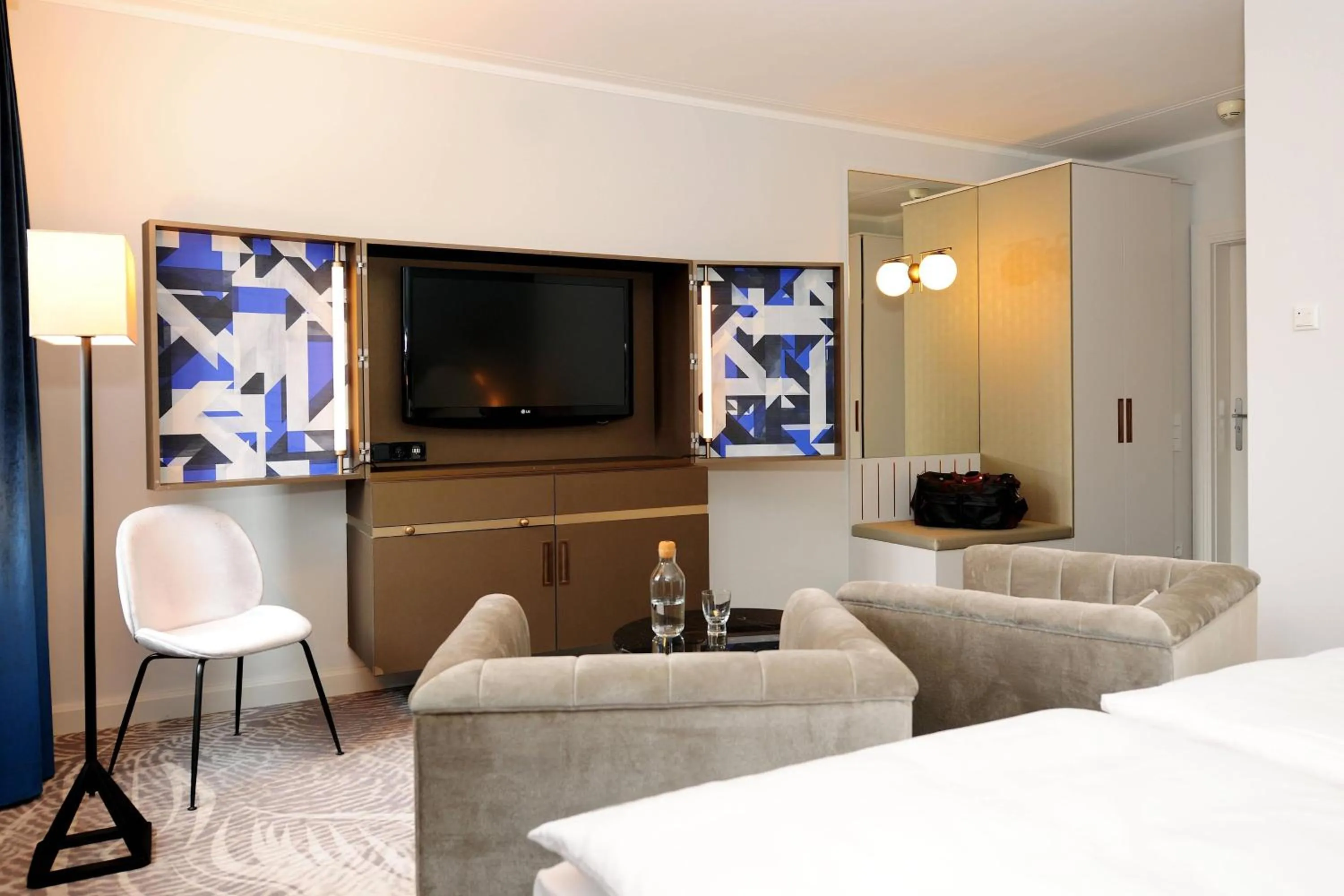 Photo of the whole room, Bed in Hotel Elephant Weimar, Autograph Collection