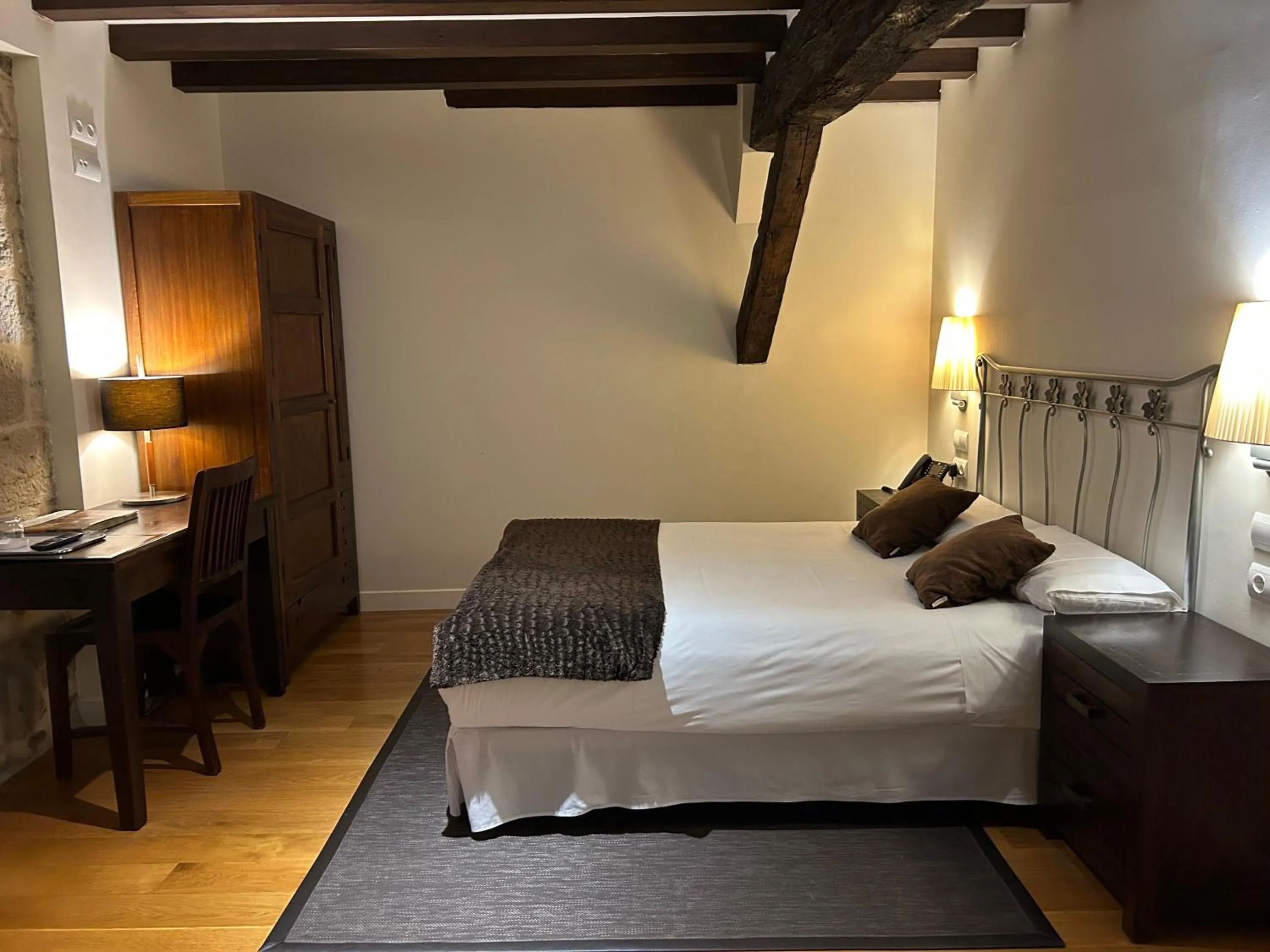 Bed in Hotel Torre Zumeltzegi