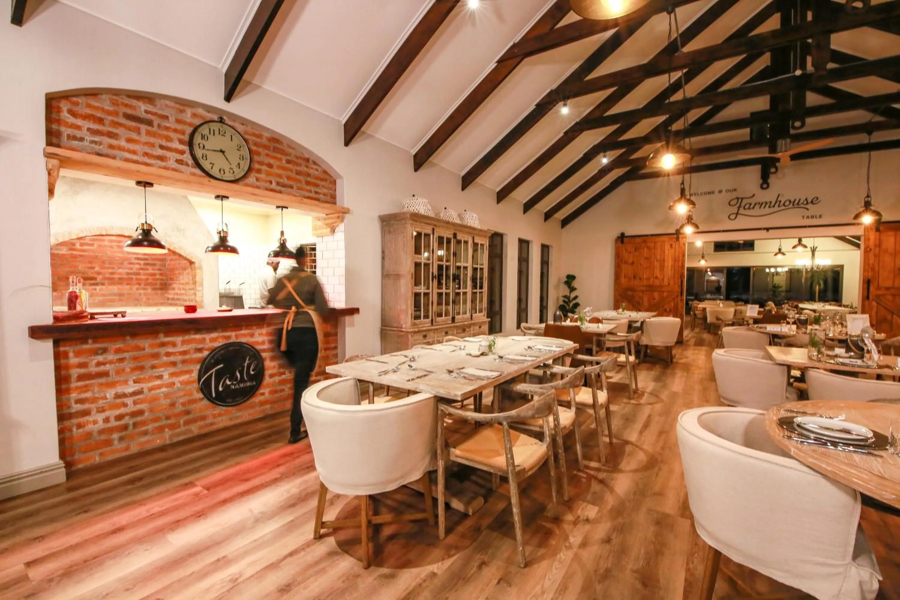 Restaurant/places to eat in Otjiwa Safari Lodge