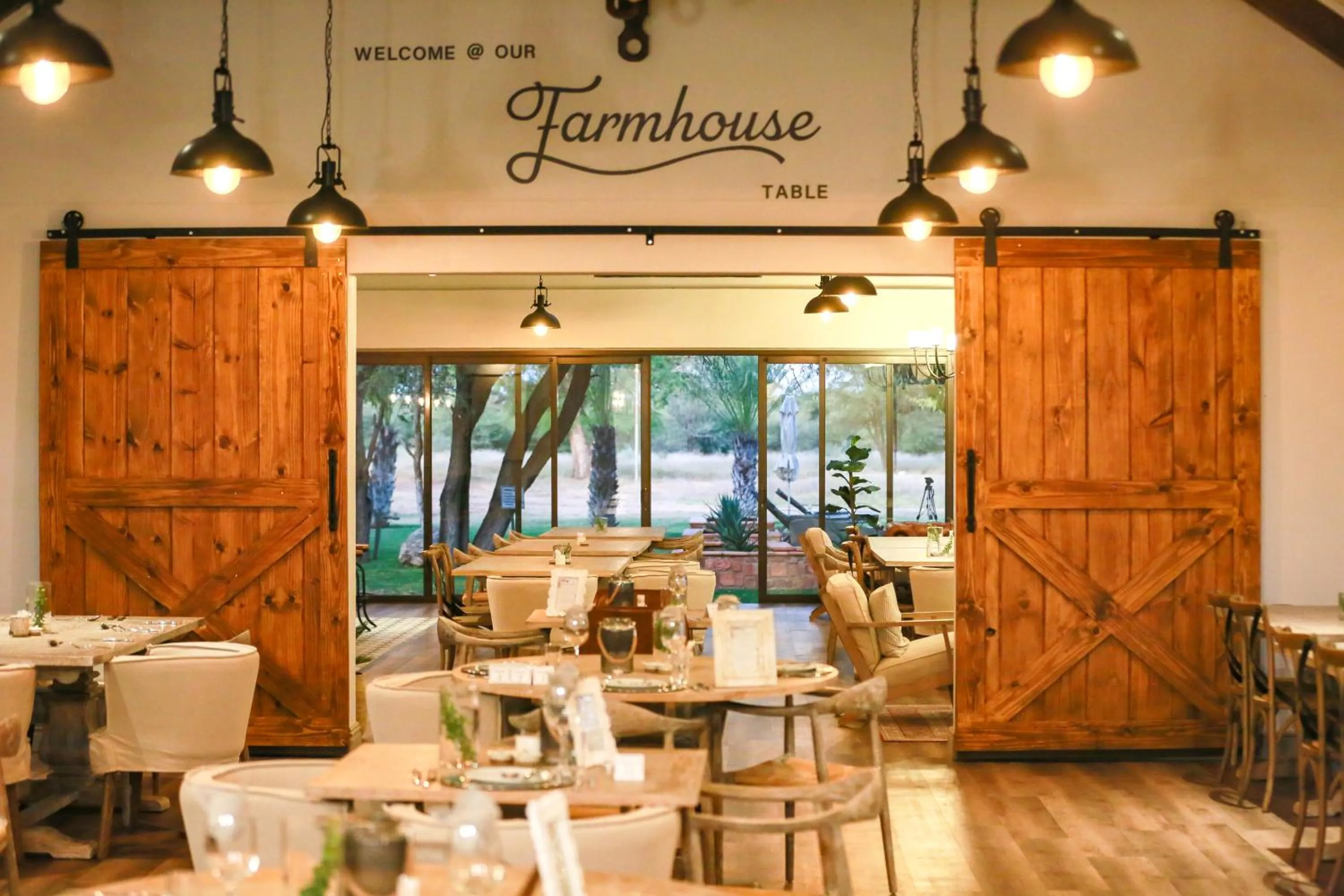 Restaurant/places to eat in Otjiwa Safari Lodge