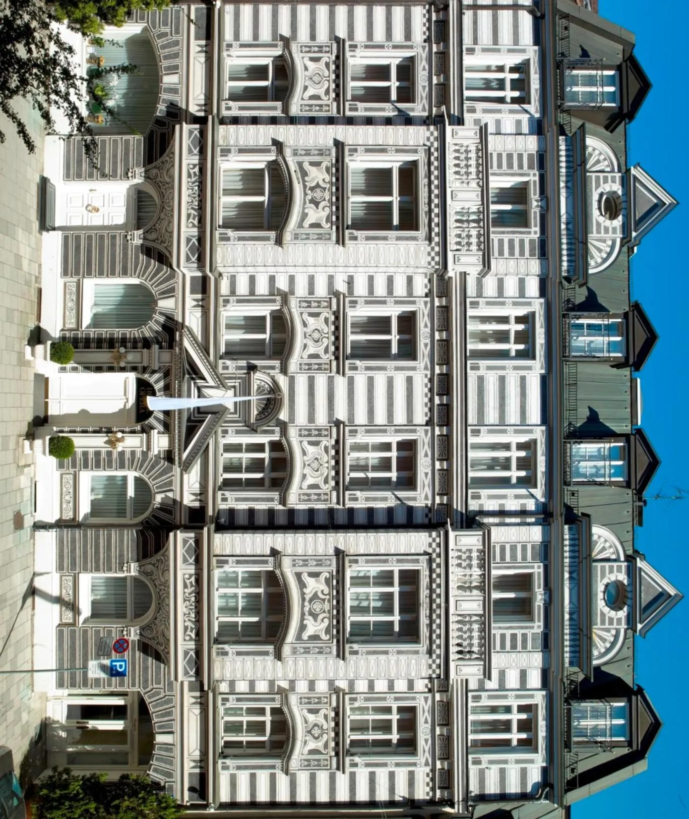 Facade/entrance in Hotel Opera