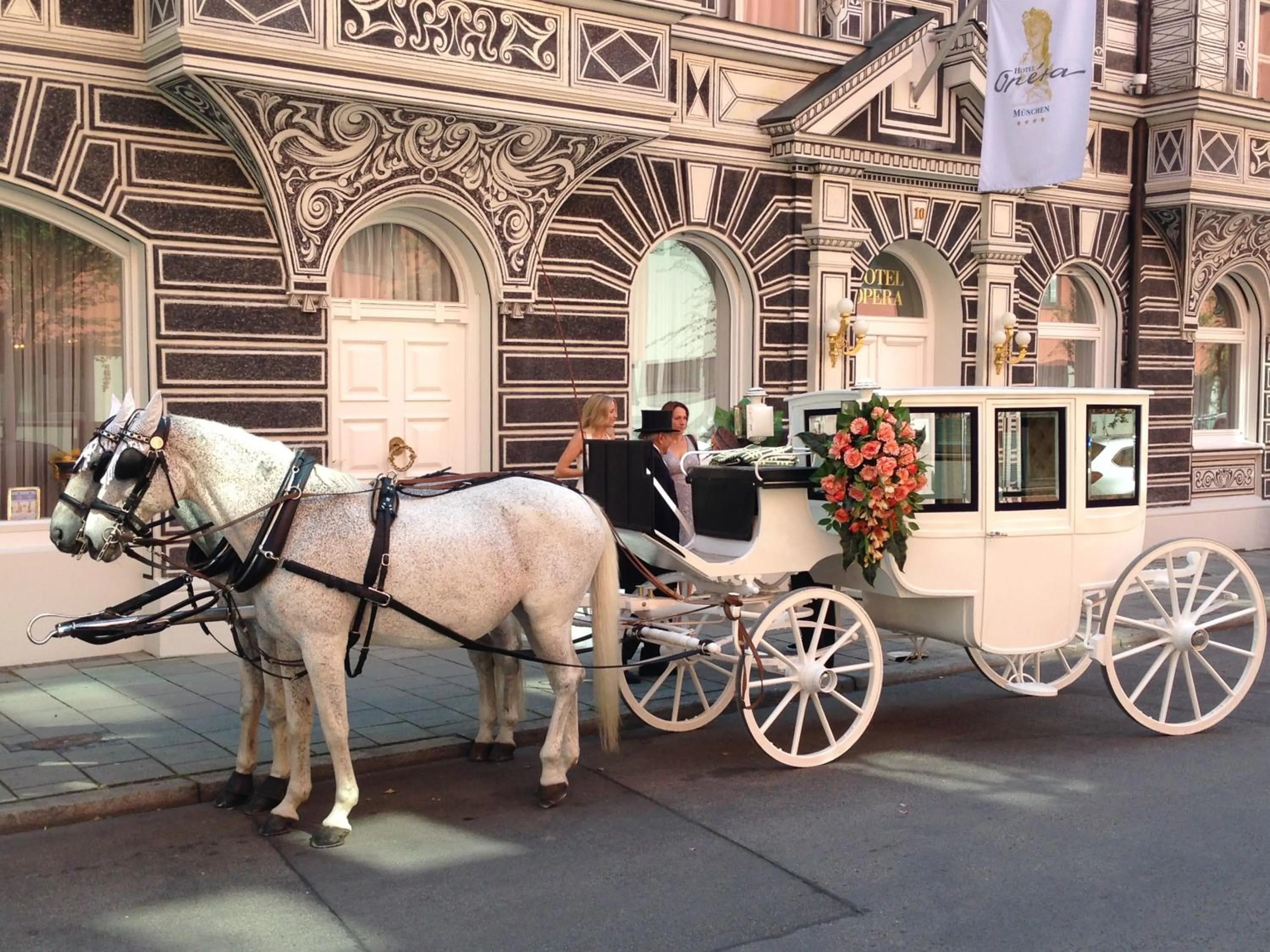 People in Hotel Opera