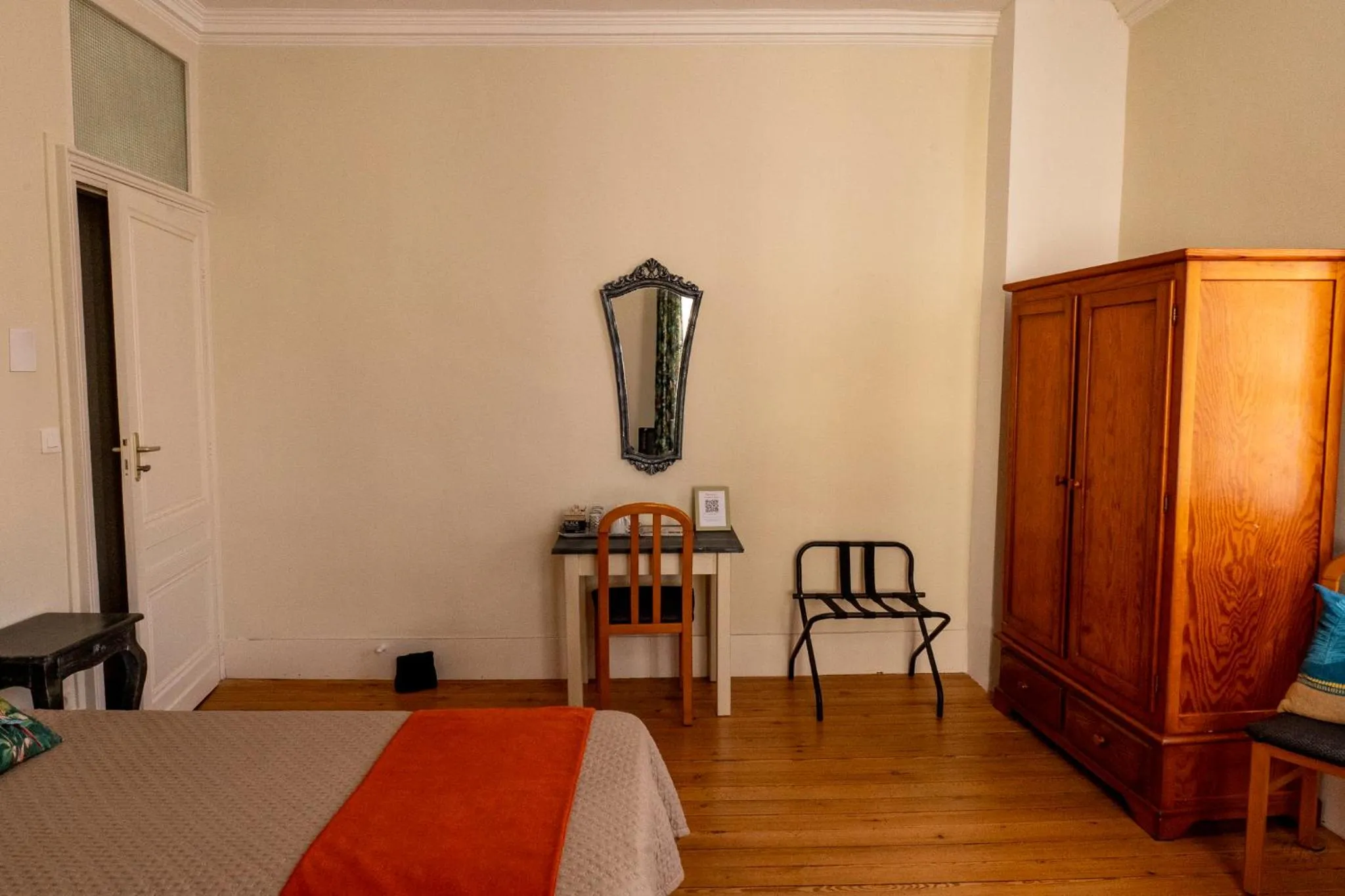 Bed in La Maison DUFFOUR chambres d'hôtes avec Petit Déjeuner